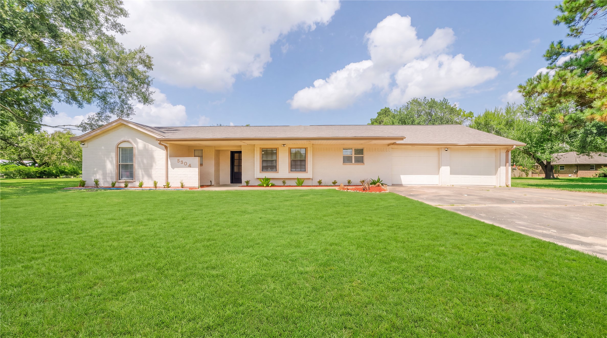 3304 Bruce Hall Road Property Photo