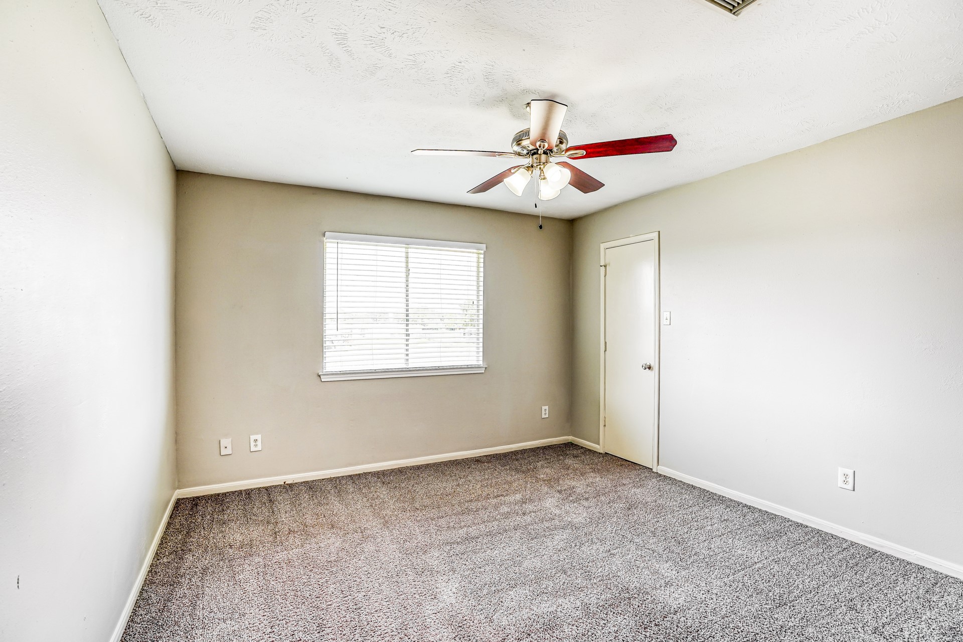 518 Foxglove Drive Property Photo 13