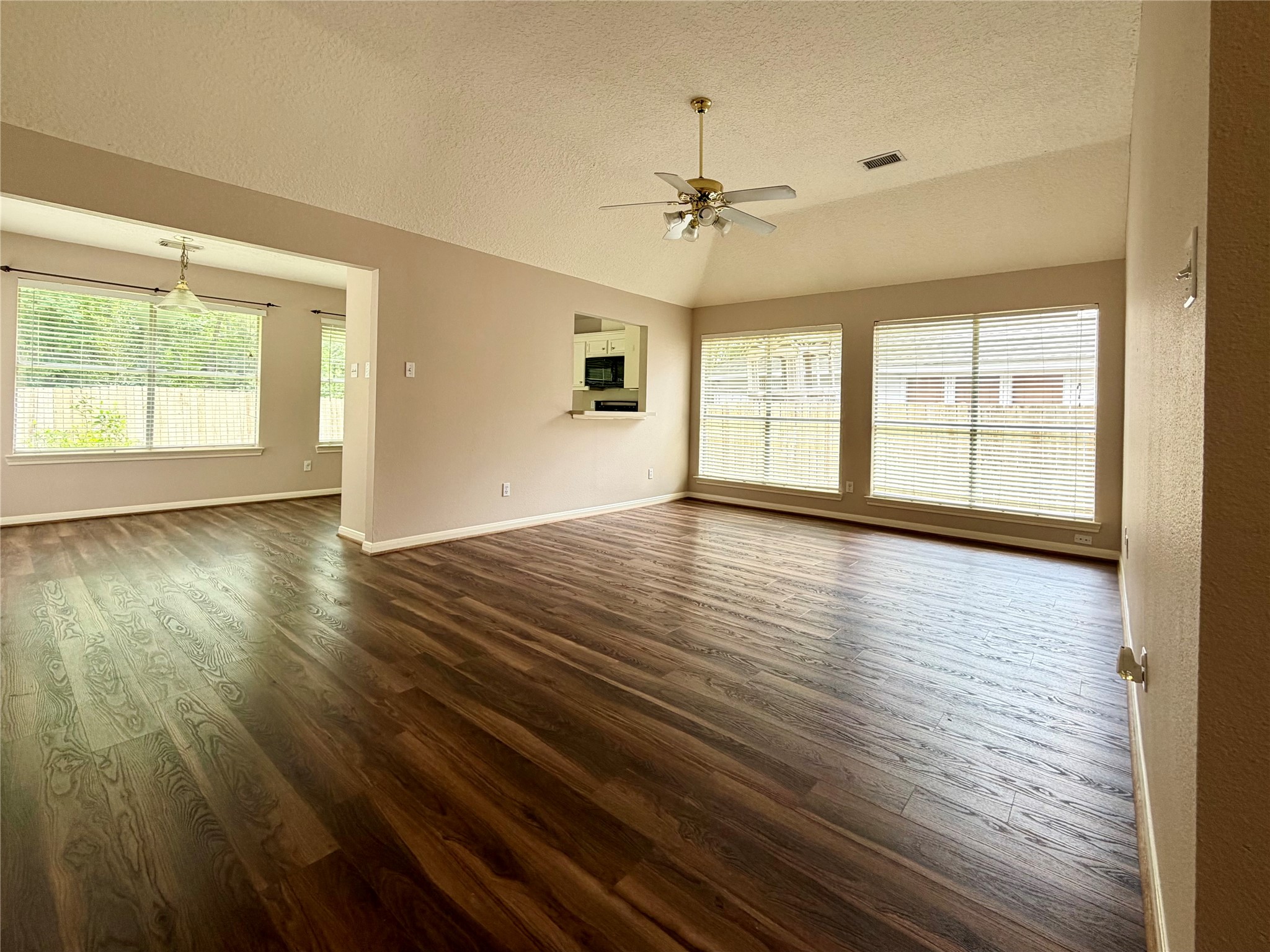 4006 Hunnington Drive Property Photo 5