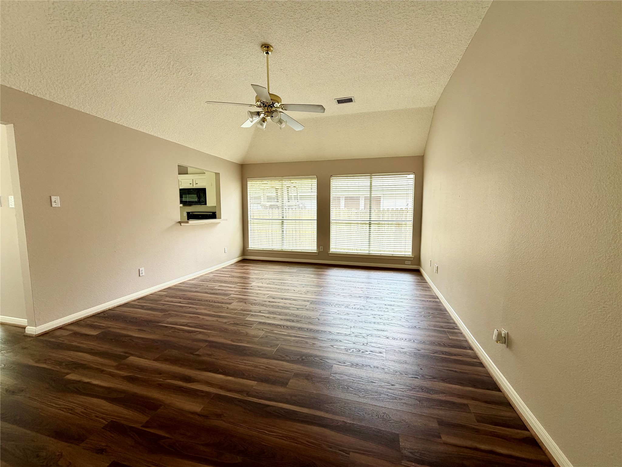 4006 Hunnington Drive Property Photo 6