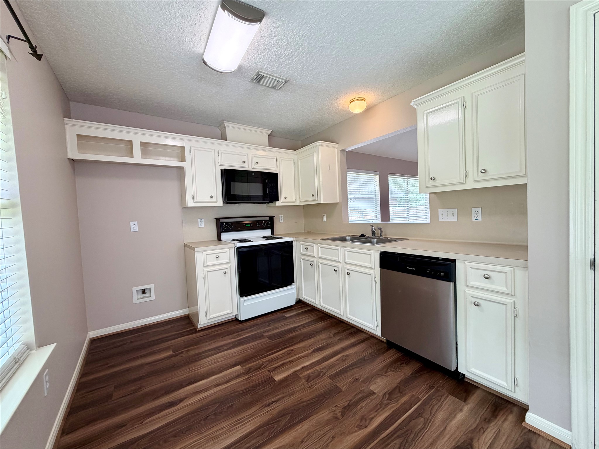 4006 Hunnington Drive Property Photo 9