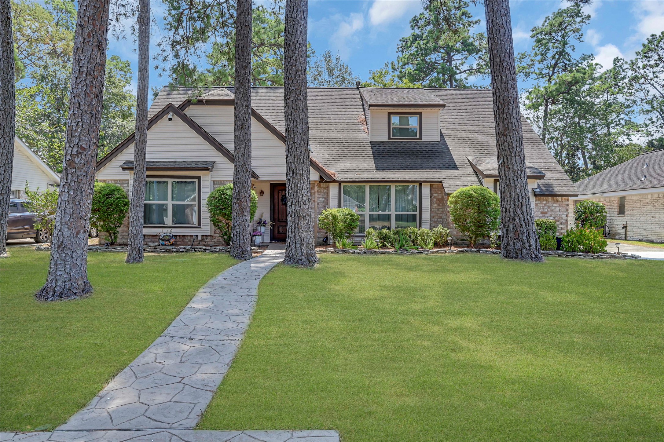 10807 Glenway Drive Property Photo 1