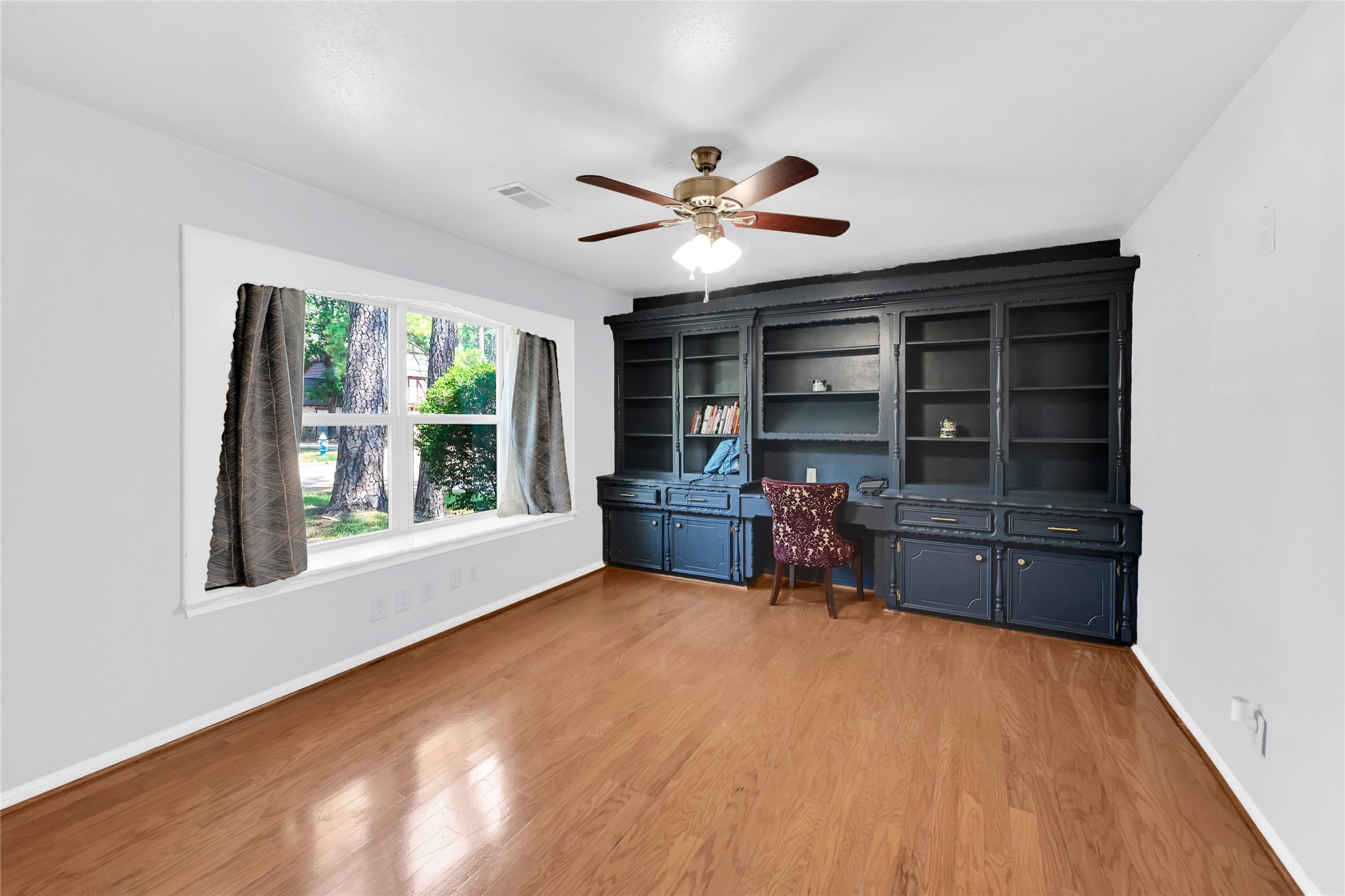 10807 Glenway Drive Property Photo 9