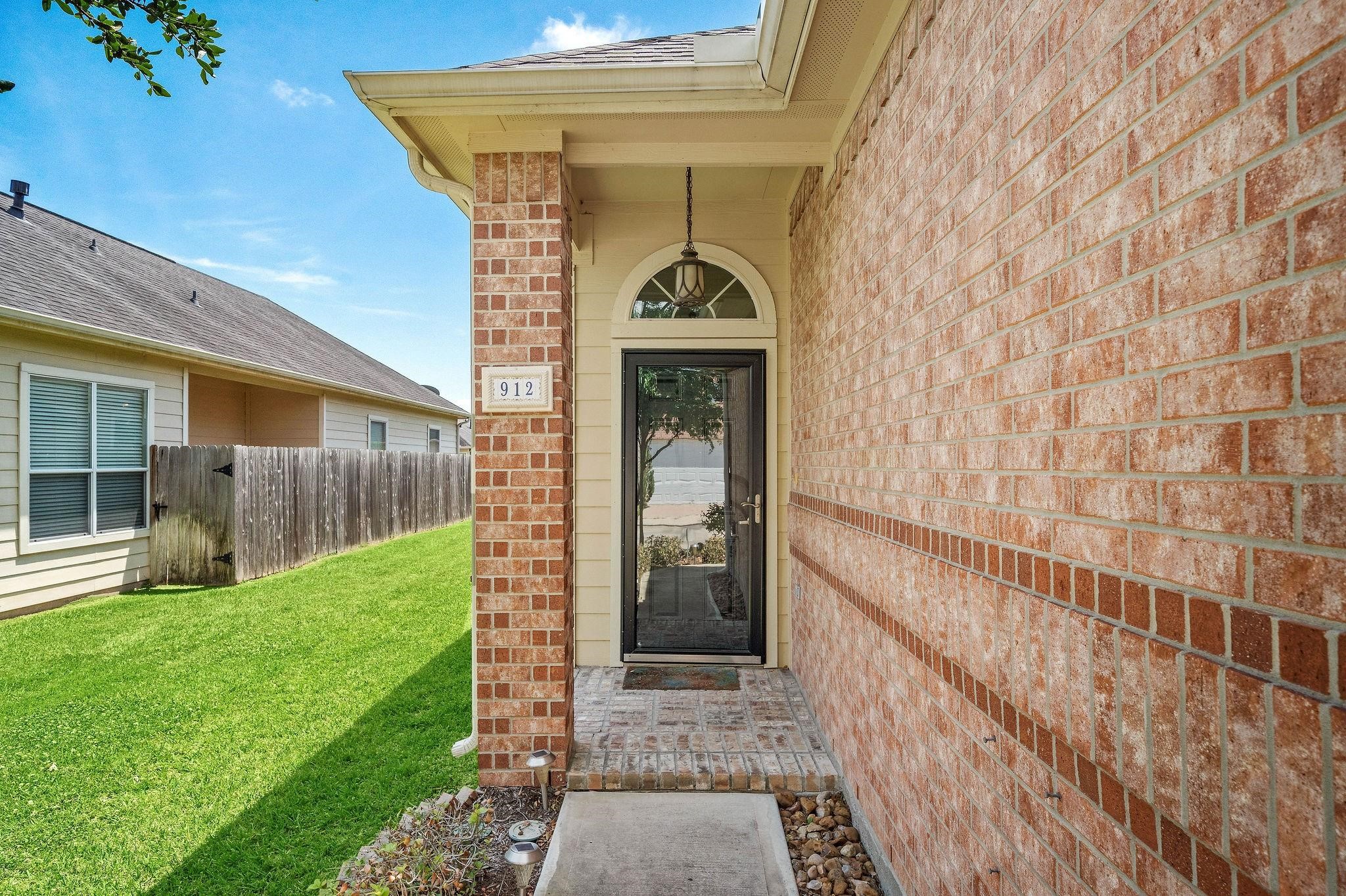 912 Sweet Pine Drive Property Photo 3