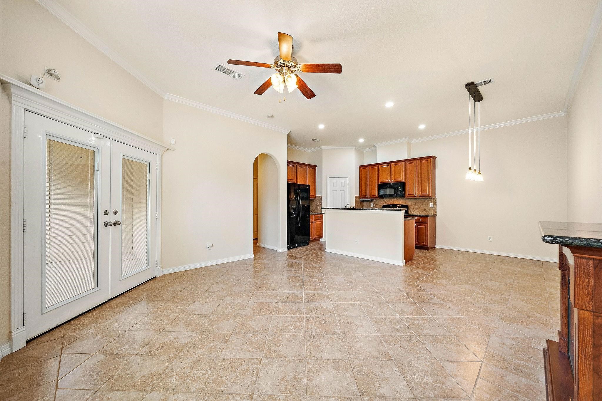 912 Sweet Pine Drive Property Photo 4
