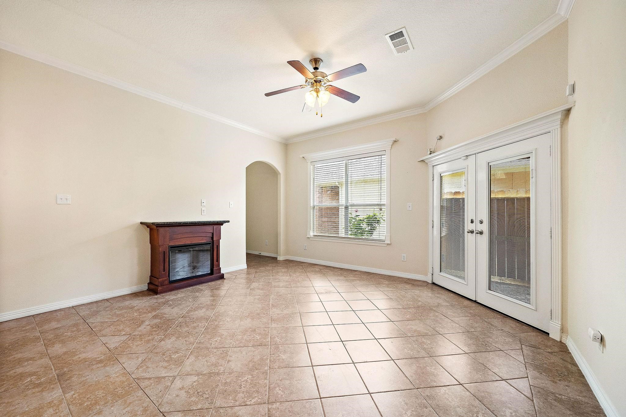 912 Sweet Pine Drive Property Photo 5