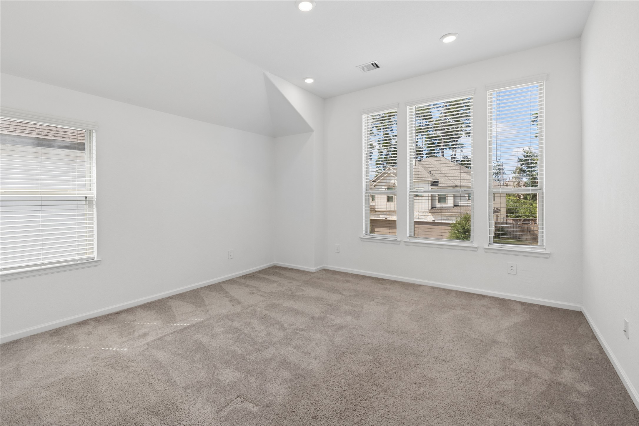 661 Royal Arch Drive Property Photo 17
