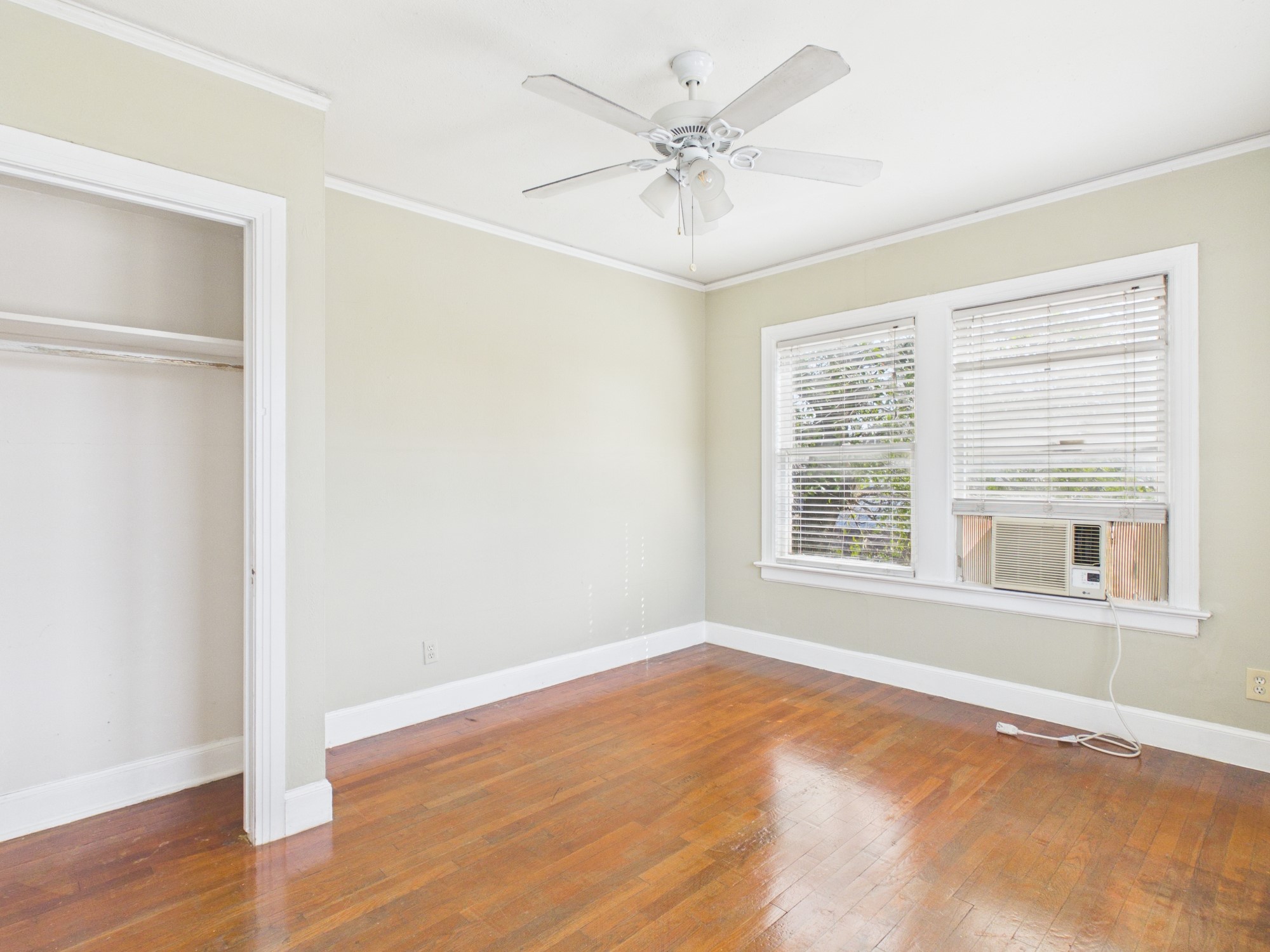 1920 Richmond Avenue 4 Property Photo 11