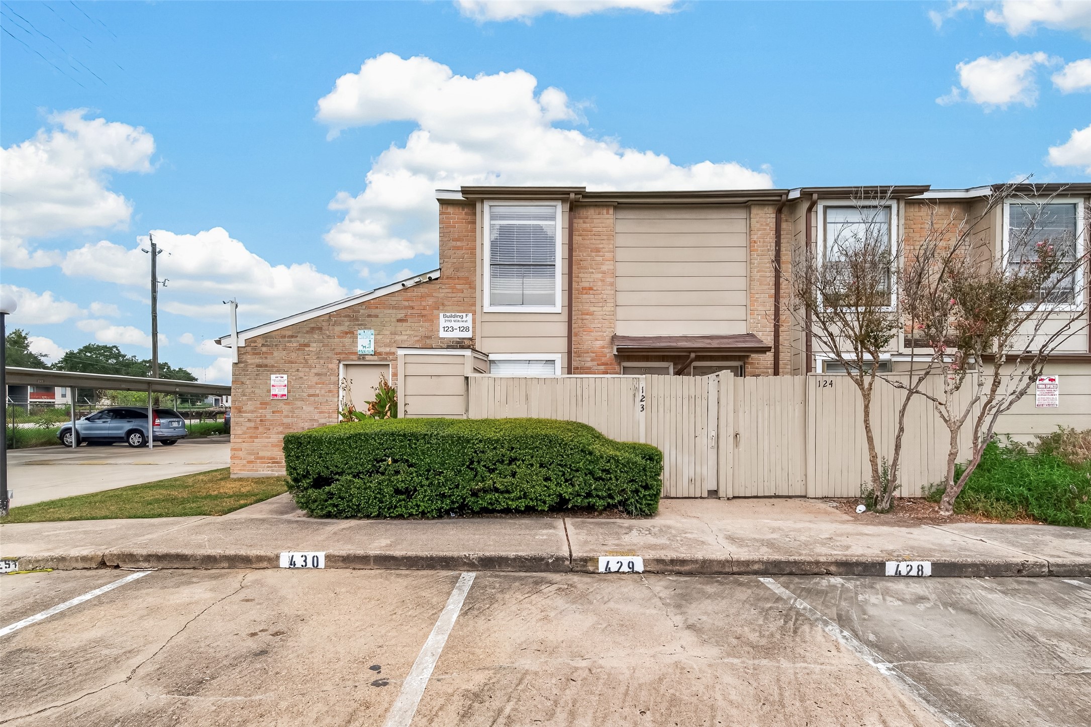 2110 Wilcrest Drive 123 Property Photo 4