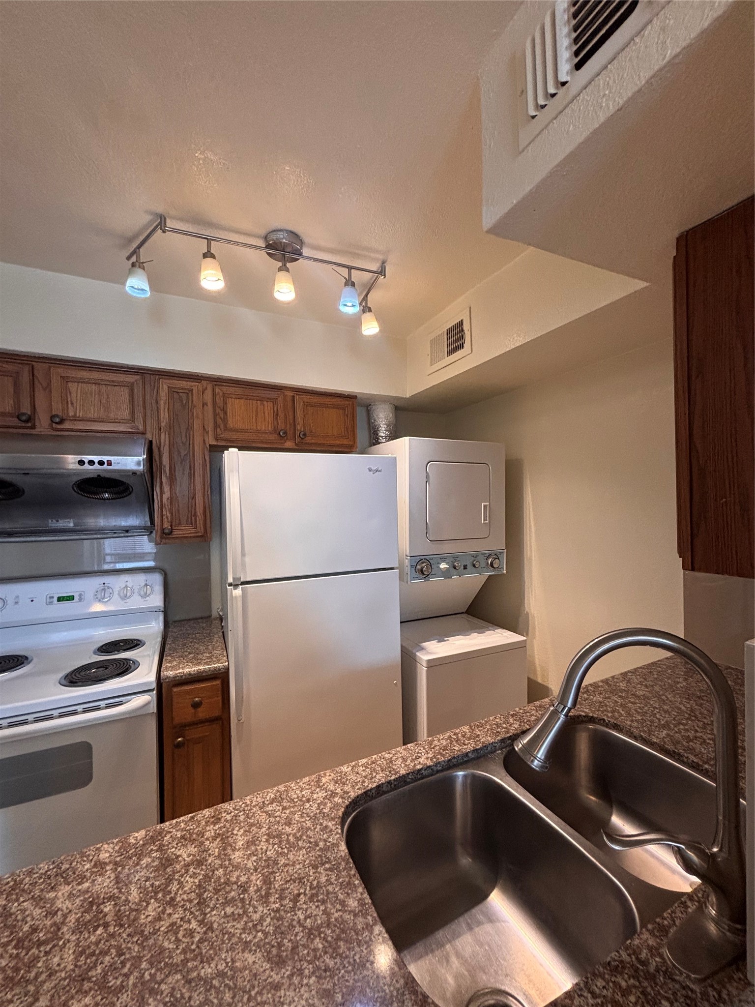 2110 Wilcrest Drive 123 Property Photo 10