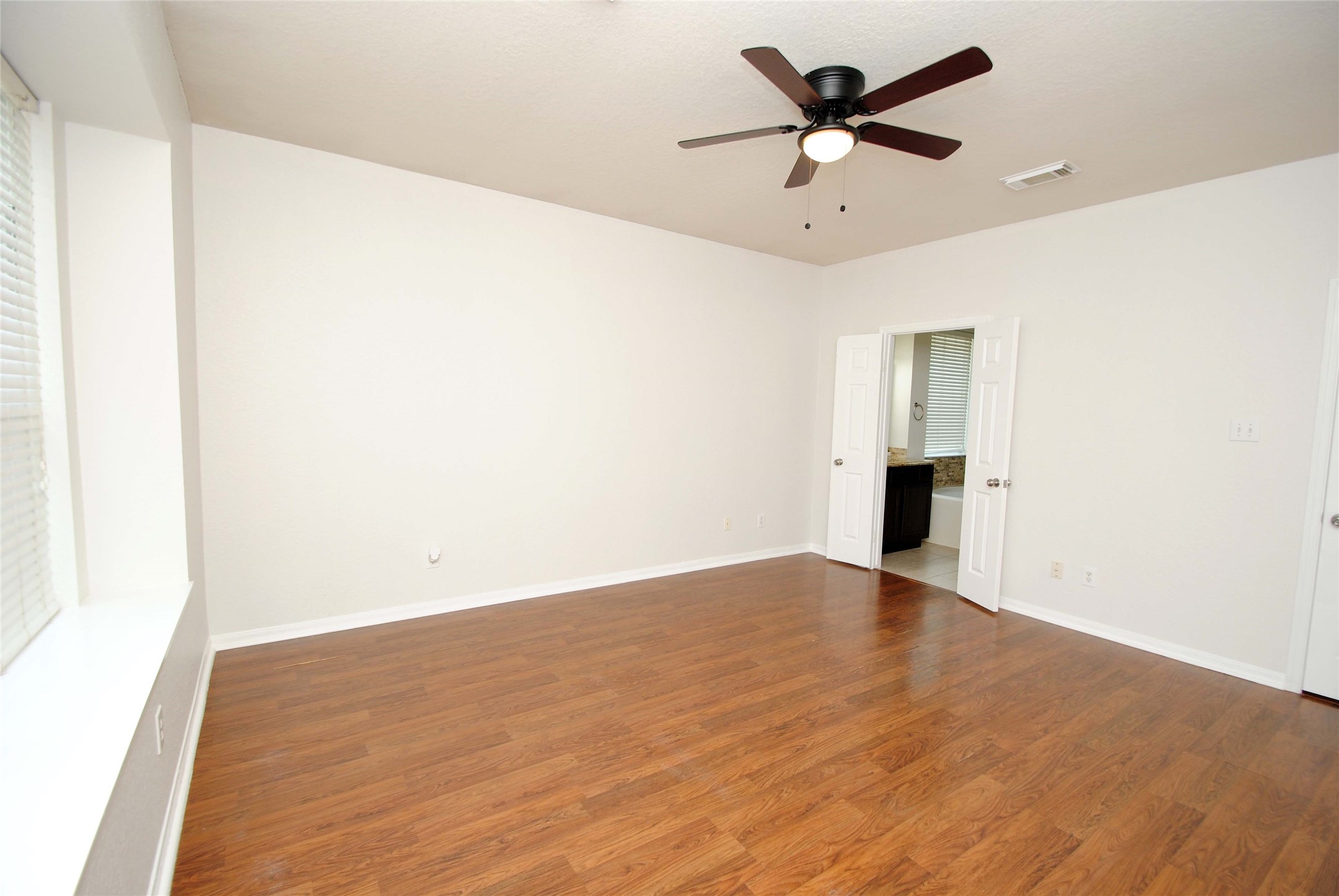 10519 Village Lake Drive Property Photo 25