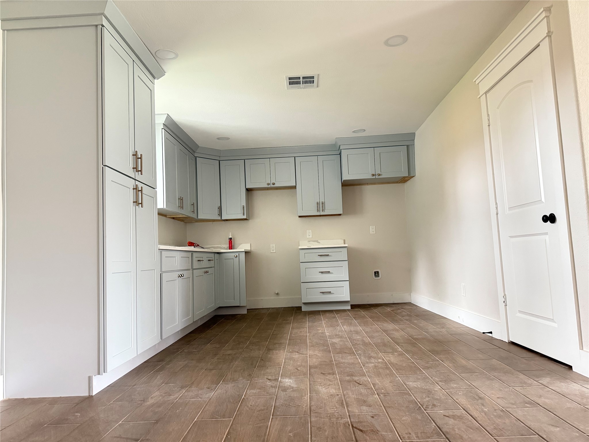 5924 Honeysuckle Drive Property Photo 6