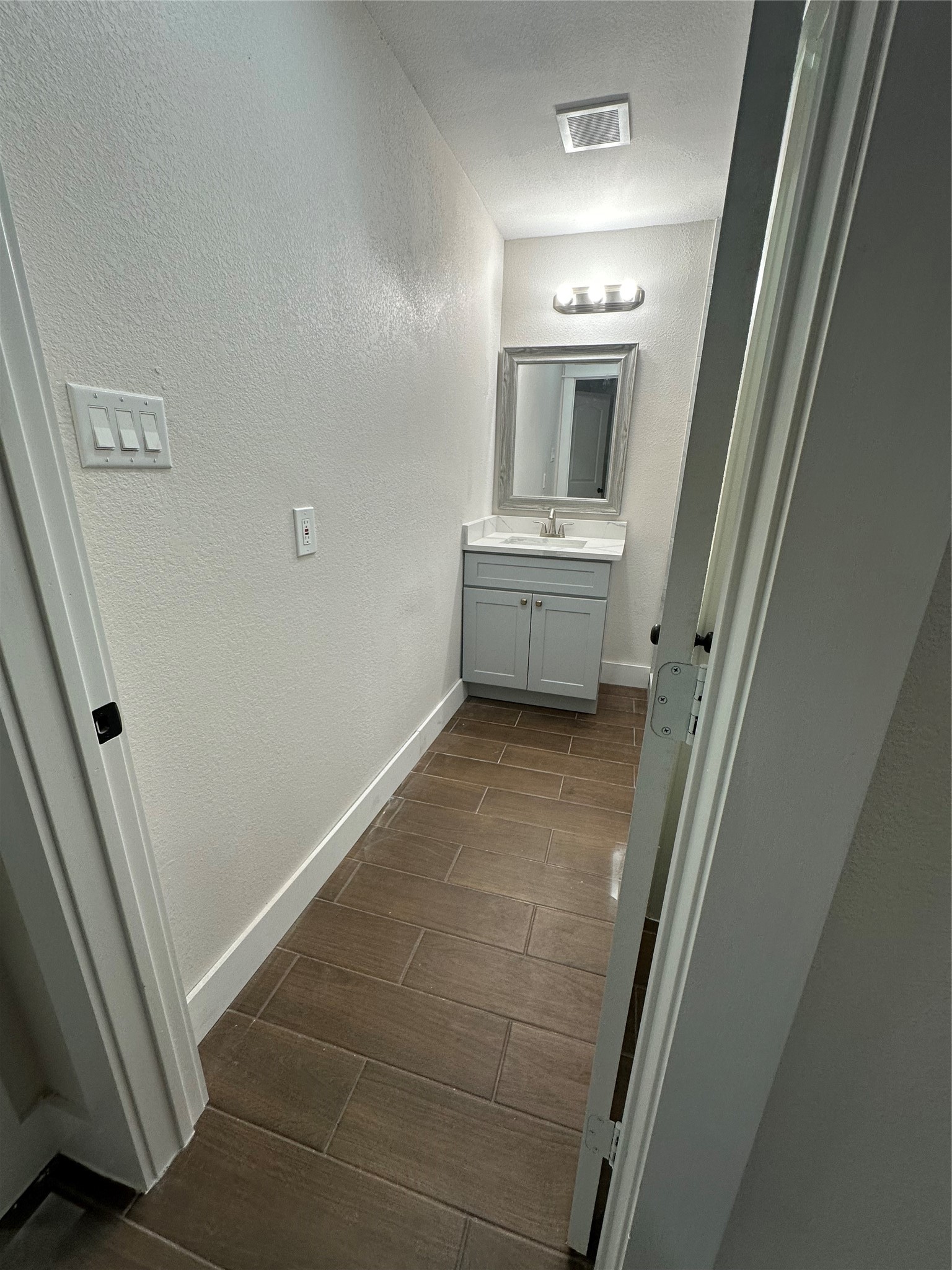 5924 Honeysuckle Drive Property Photo 10