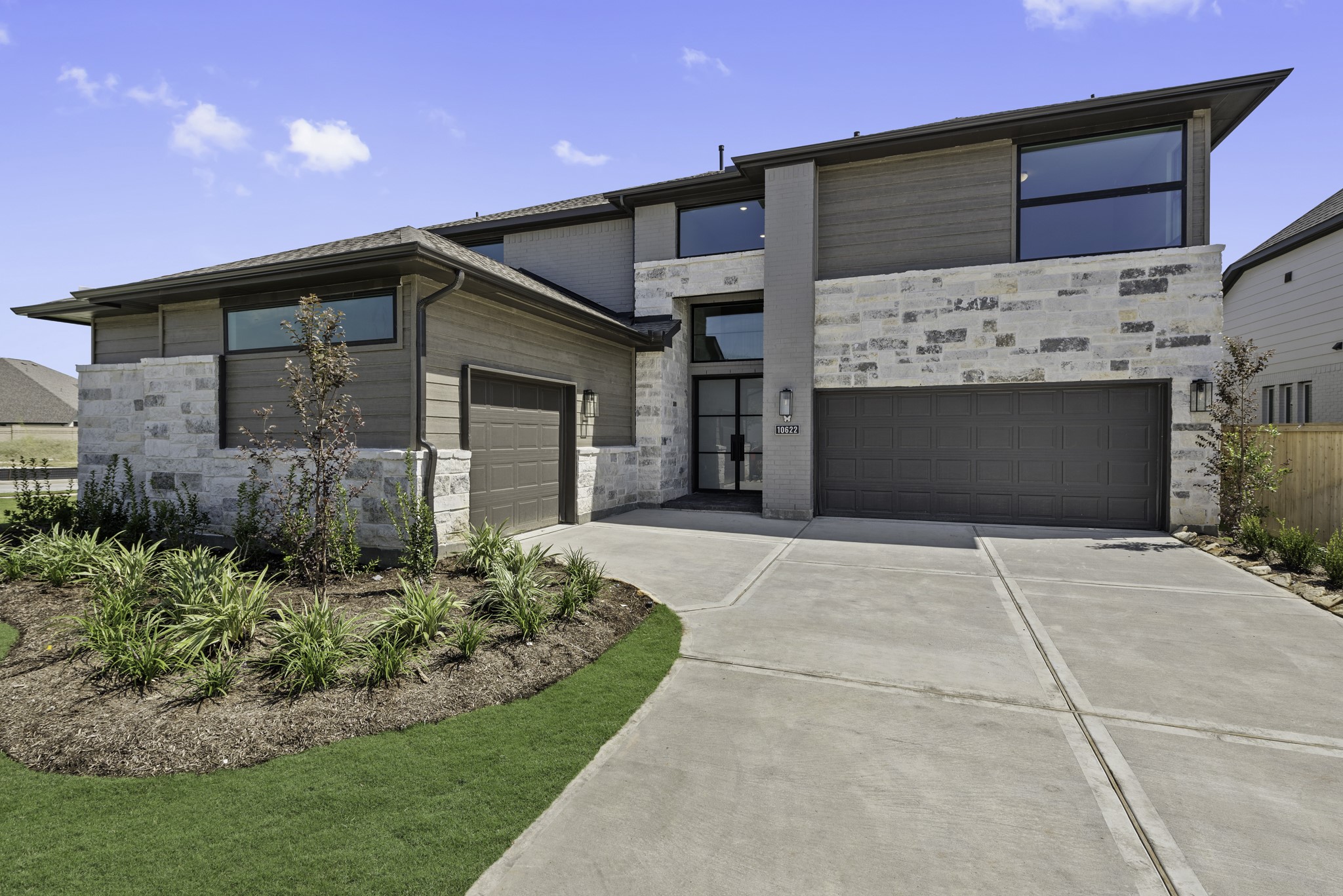 10622 Dina Yellow Drive Property Photo 1