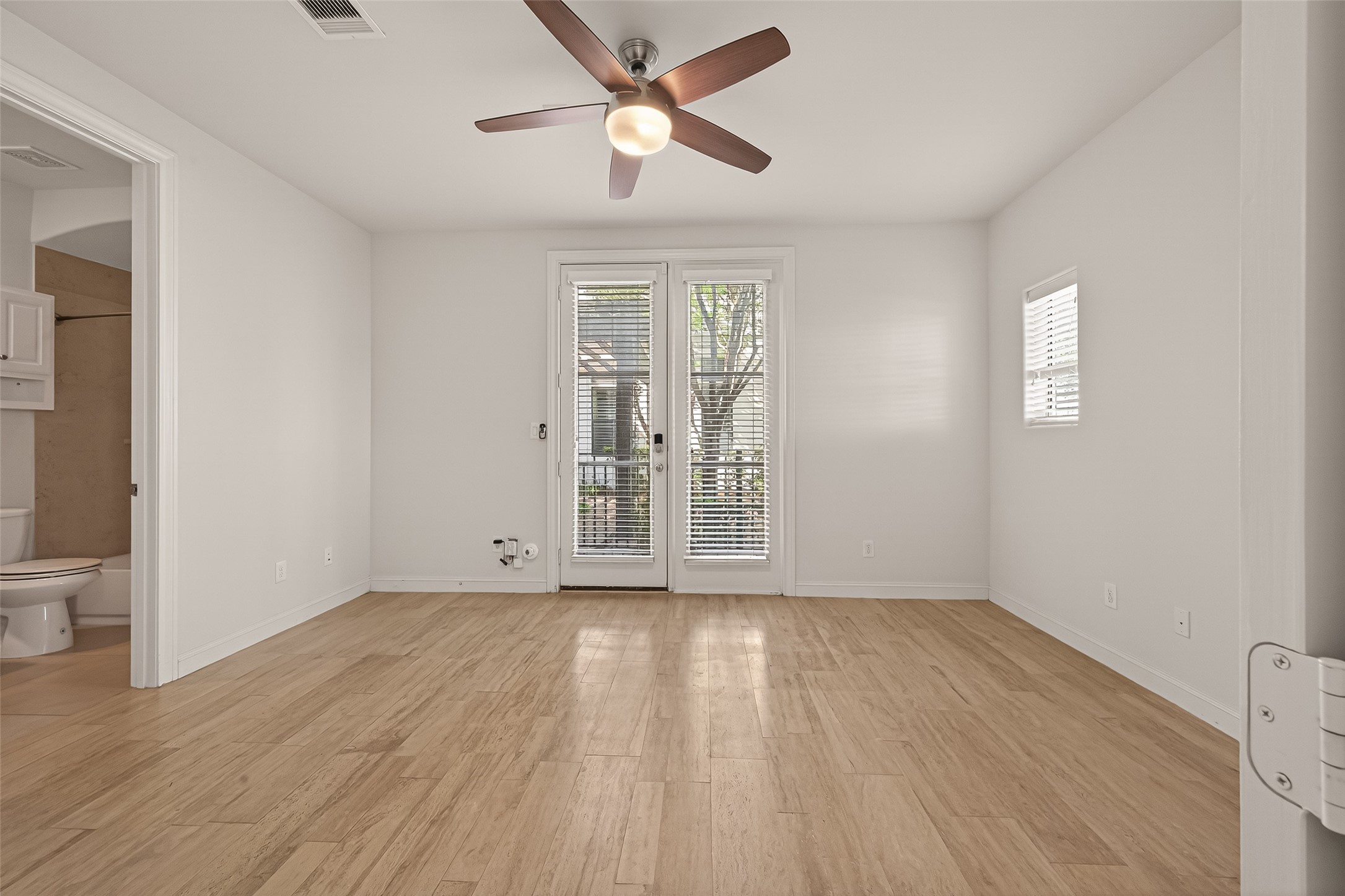 3217 Maxroy Street Property Photo 8