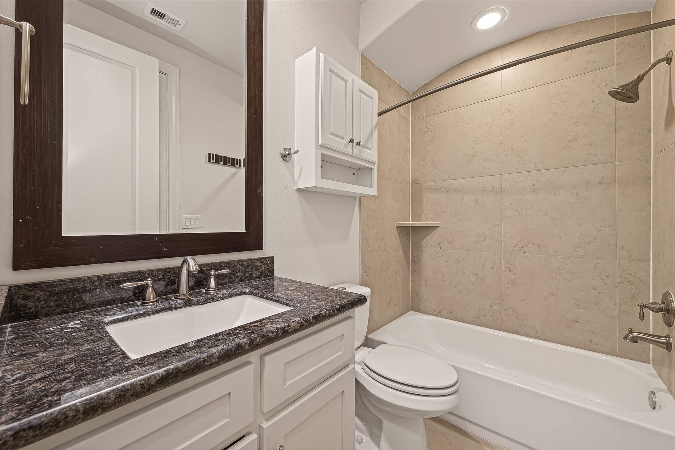 3217 Maxroy Street Property Photo 9
