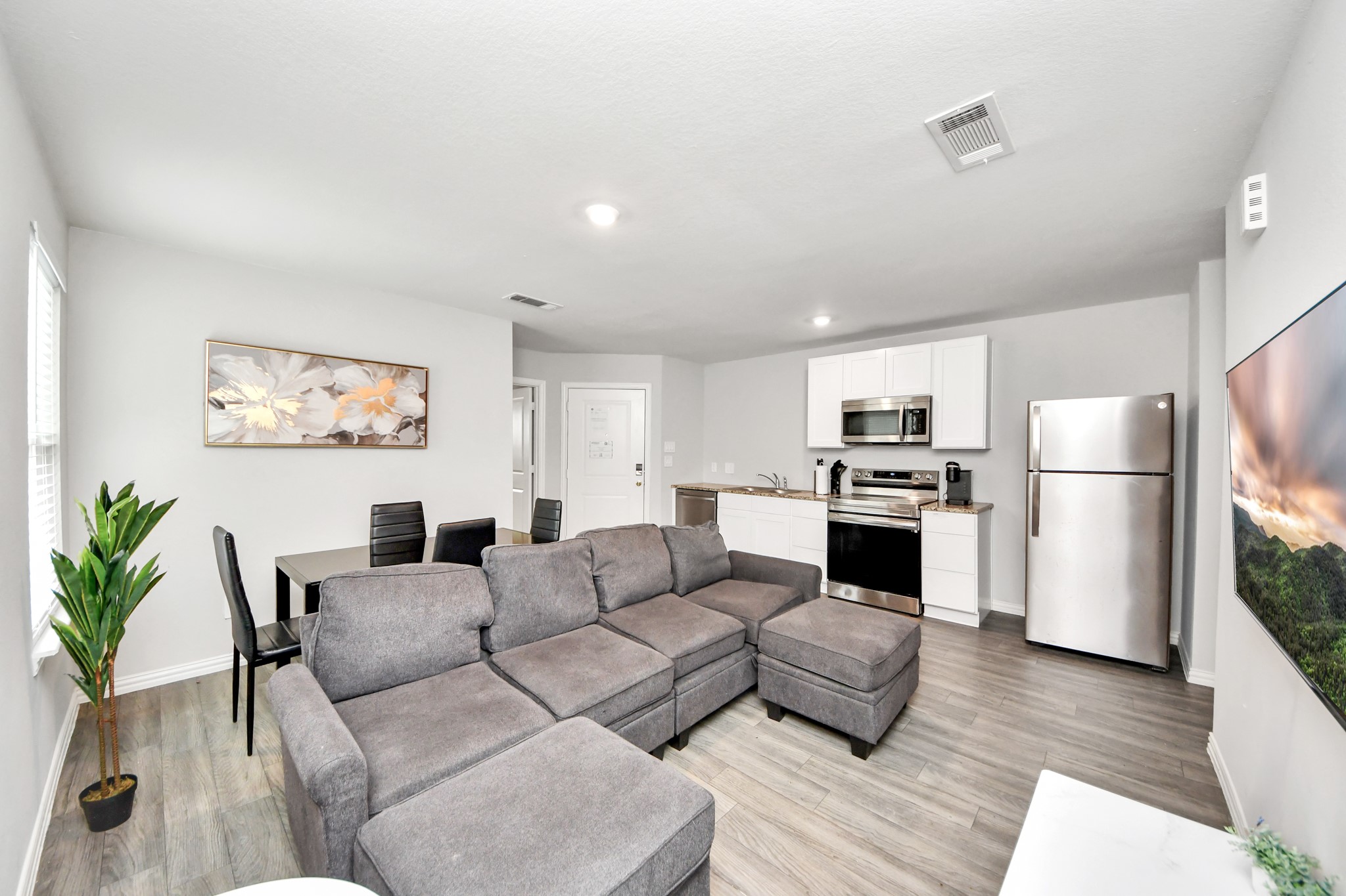 9027 Madera Road B Property Photo 6