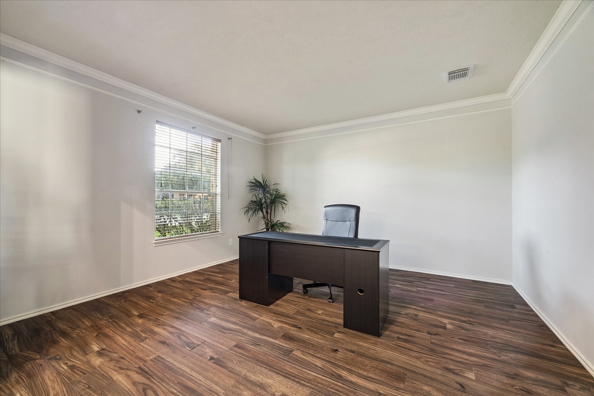 8503 Beacon Bend Lane Property Photo 3
