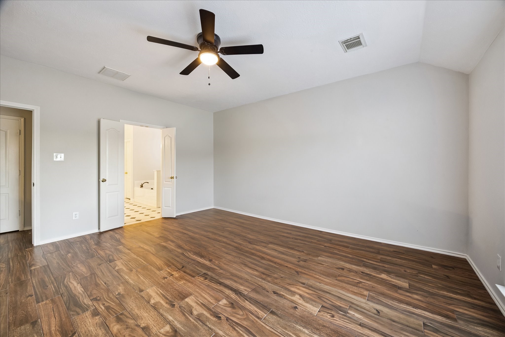 8503 Beacon Bend Lane Property Photo 9