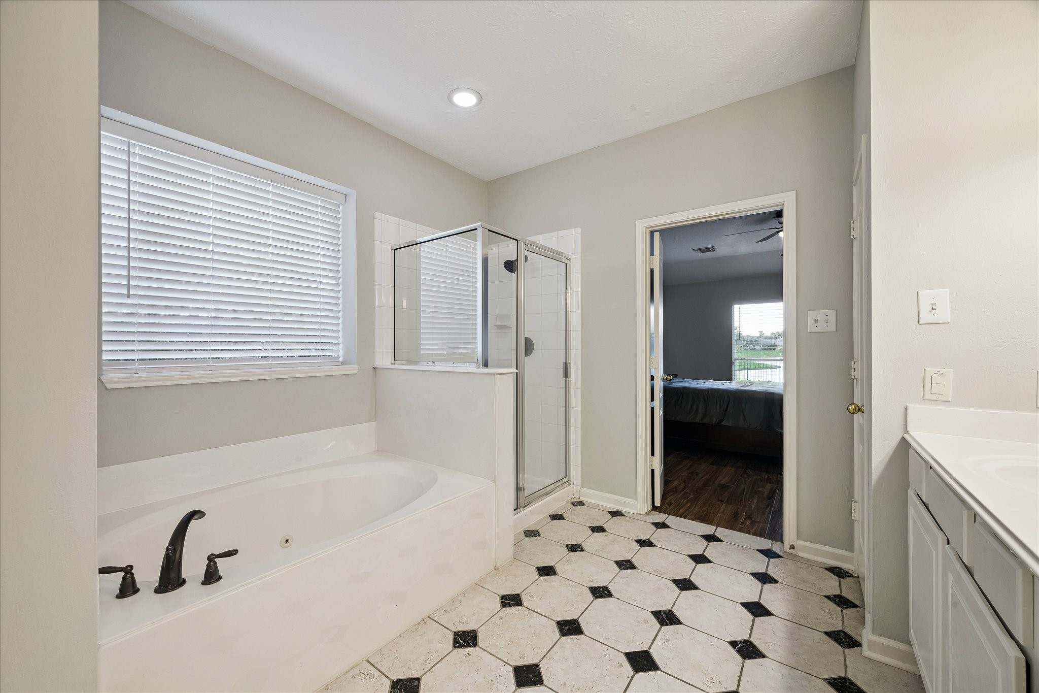 8503 Beacon Bend Lane Property Photo 11