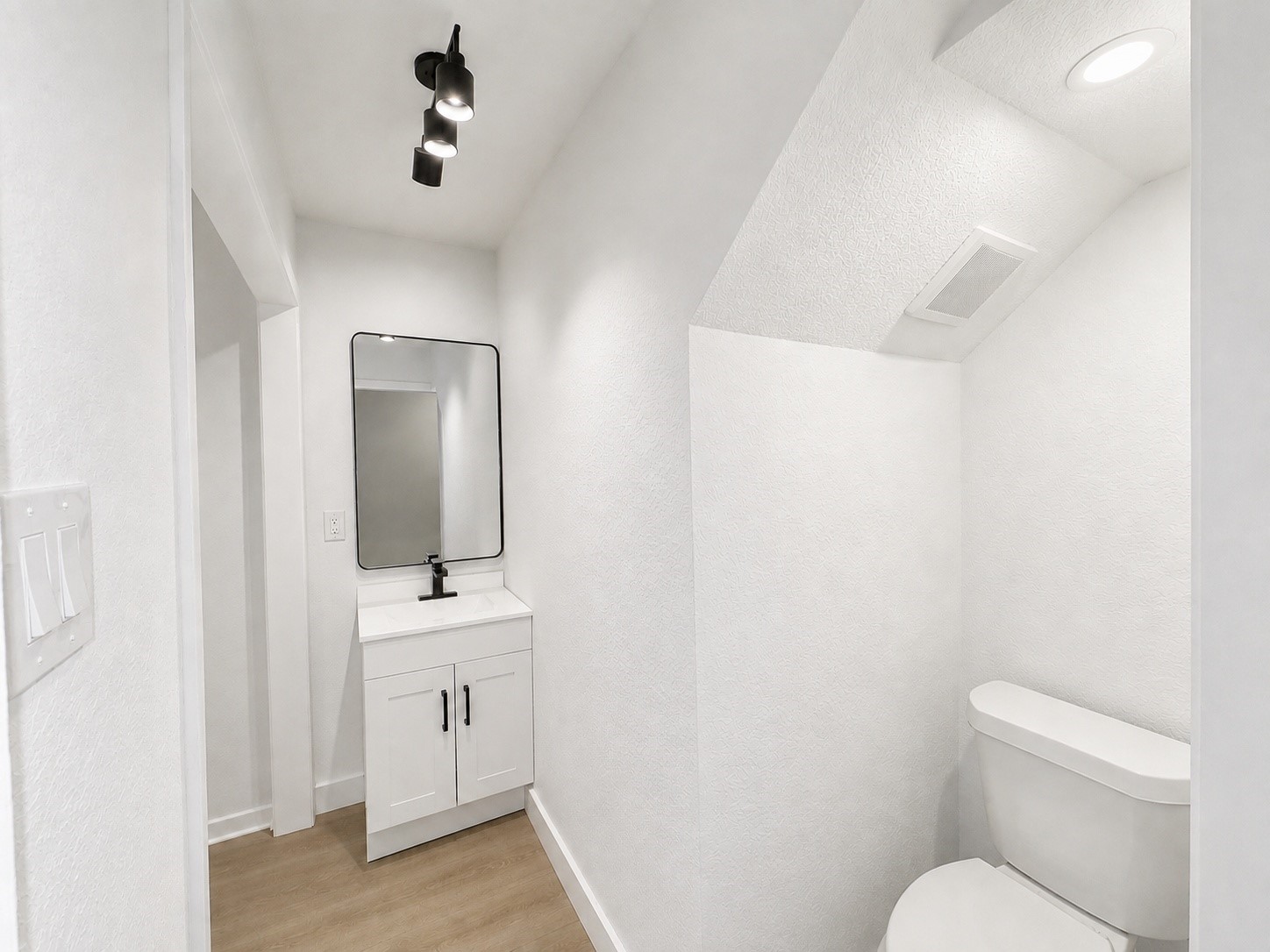 16508 Space Center Boulevard Property Photo 10