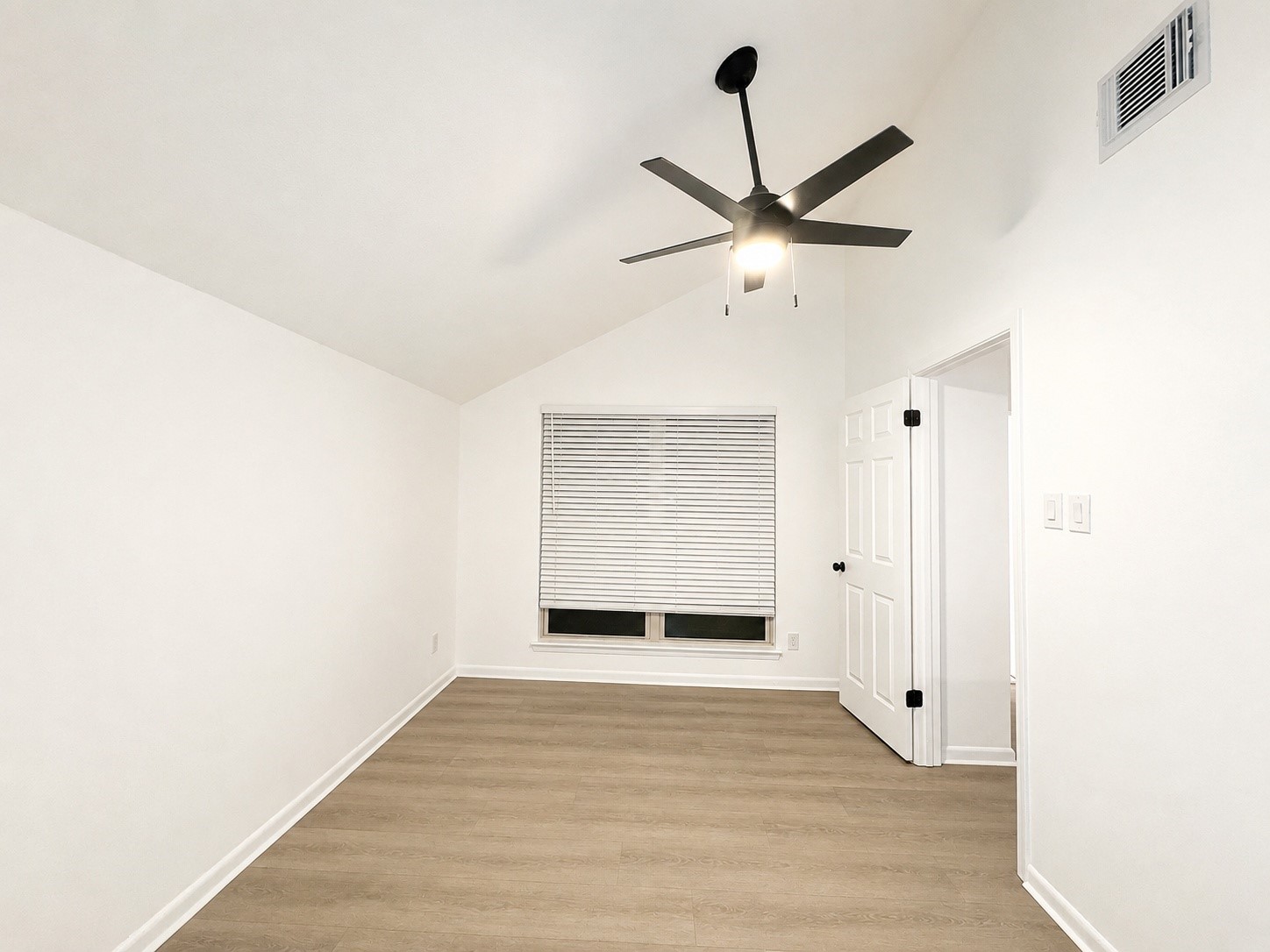 16508 Space Center Boulevard Property Photo 16