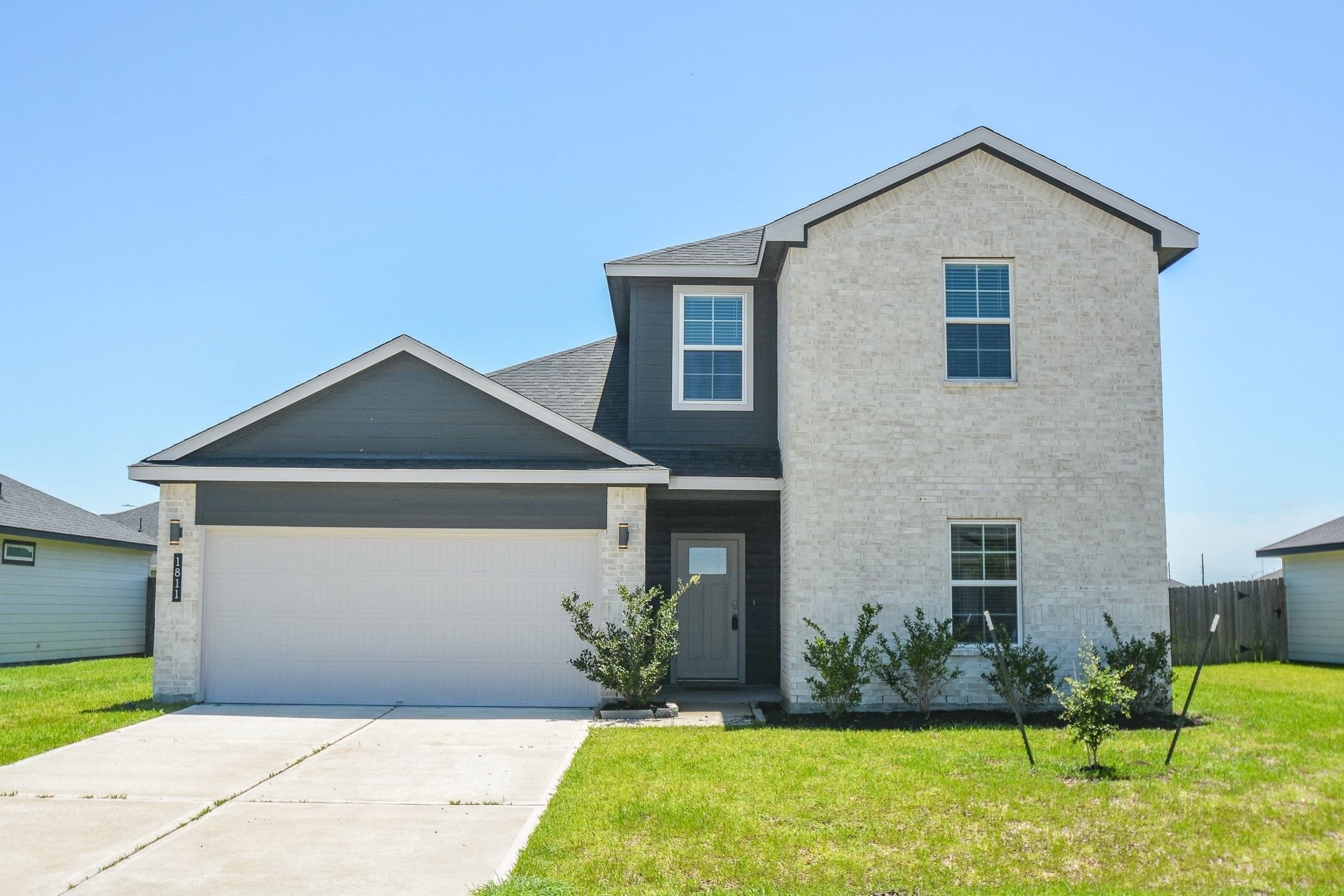 1811 Laguna Way Property Photo 1