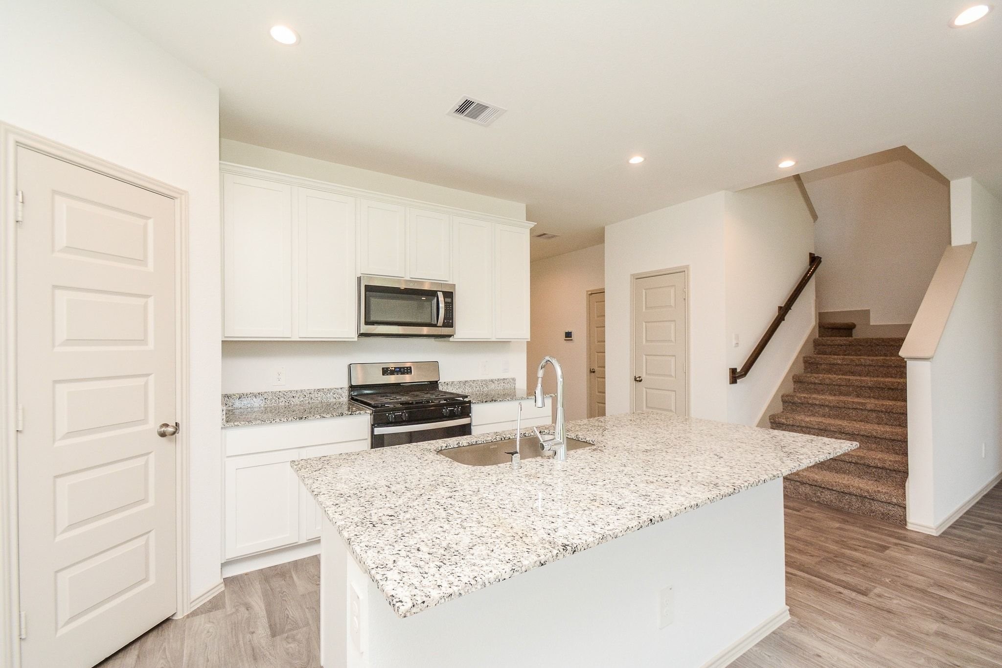 1811 Laguna Way Property Photo 2