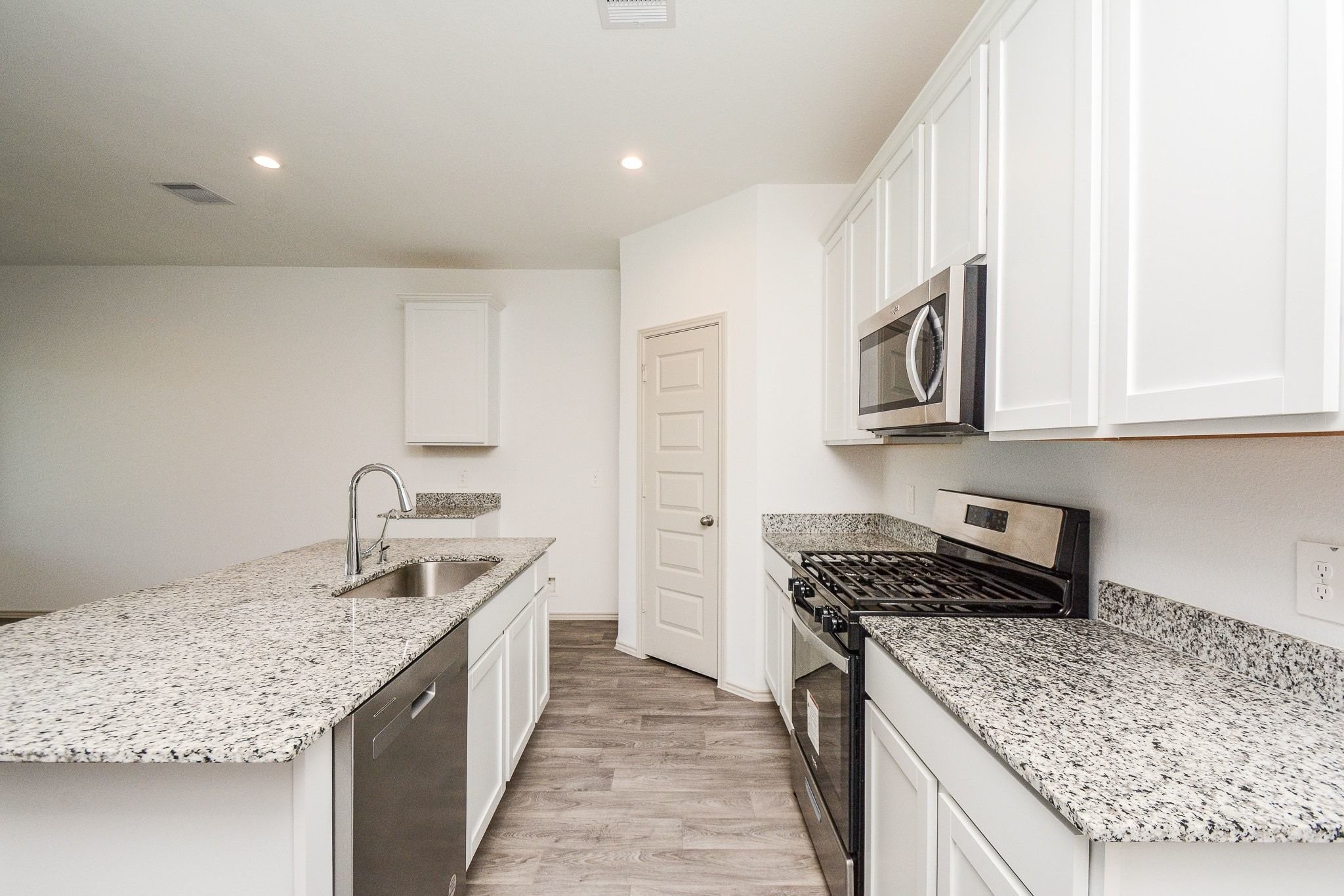 1811 Laguna Way Property Photo 3