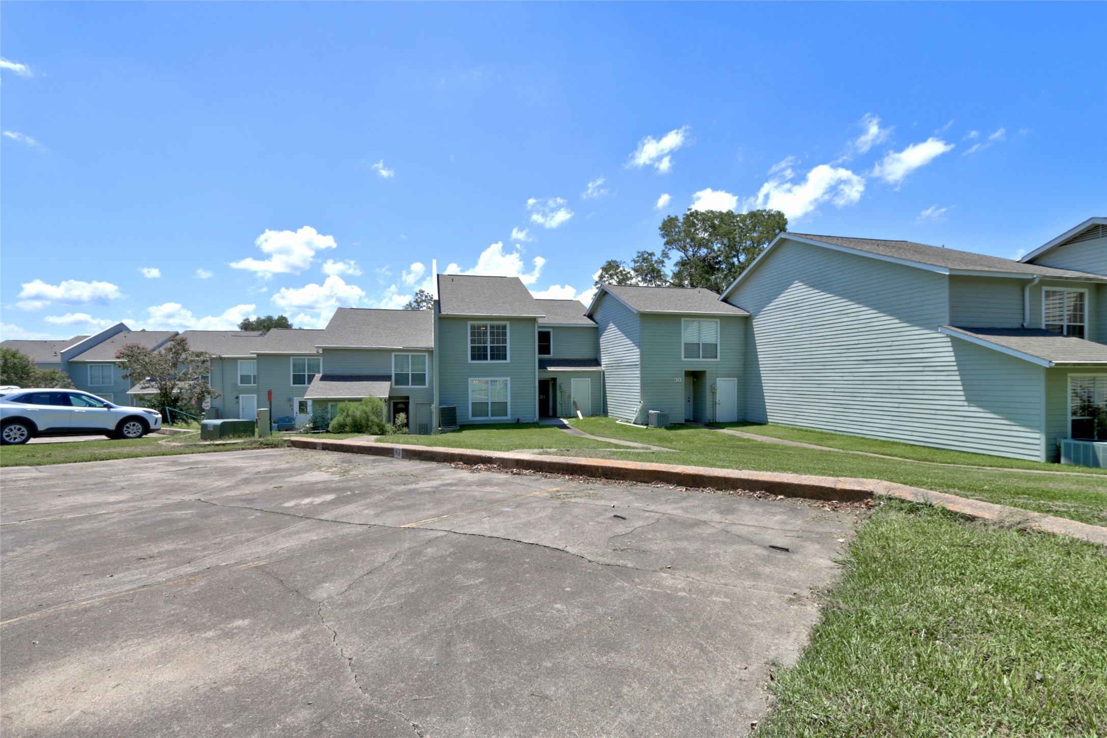 100 Edgewater Drive 31 Property Photo 8