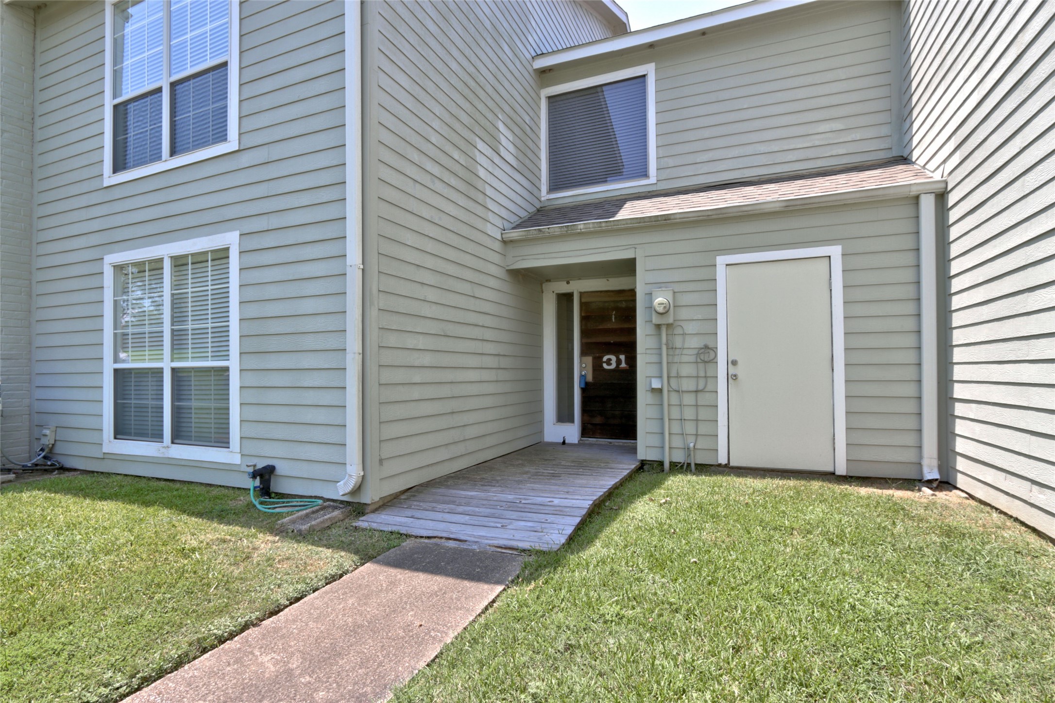 100 Edgewater Drive 31 Property Photo 11