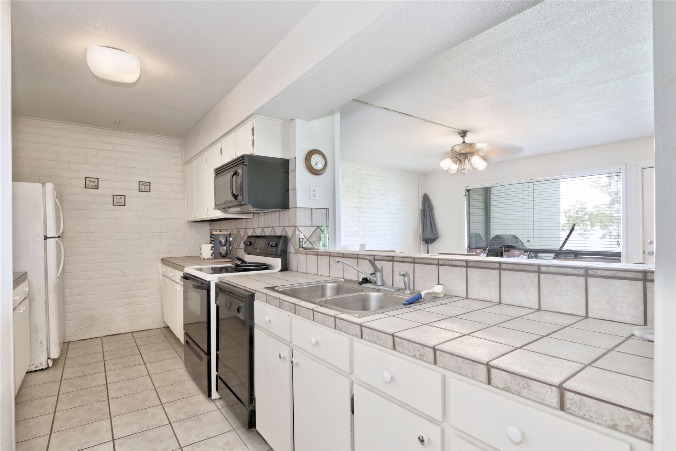 100 Edgewater Drive 31 Property Photo 17