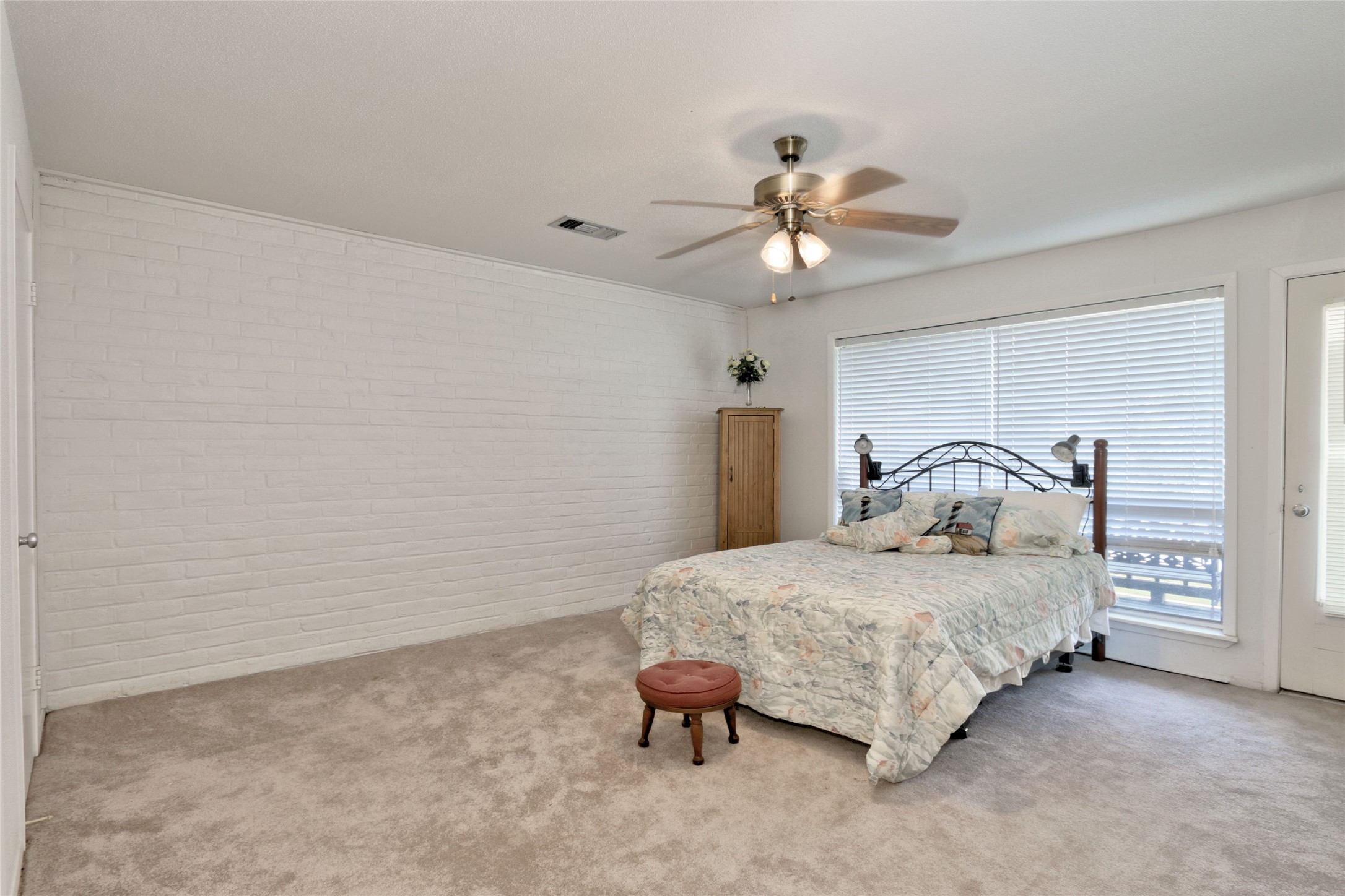 100 Edgewater Drive 31 Property Photo 23