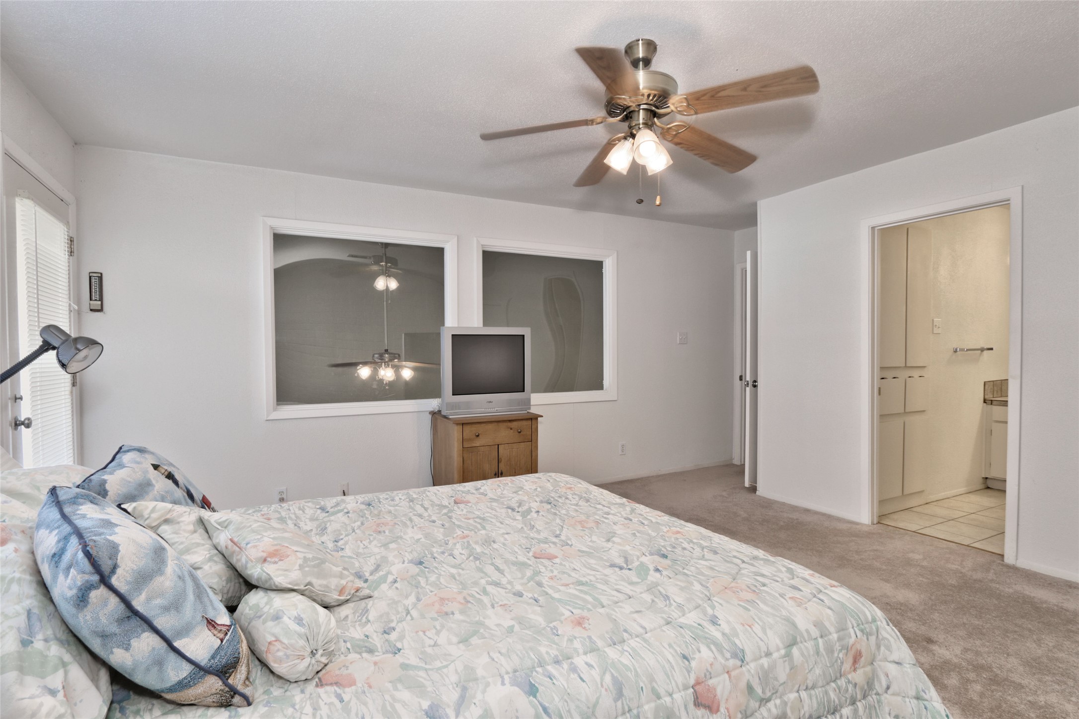 100 Edgewater Drive 31 Property Photo 24