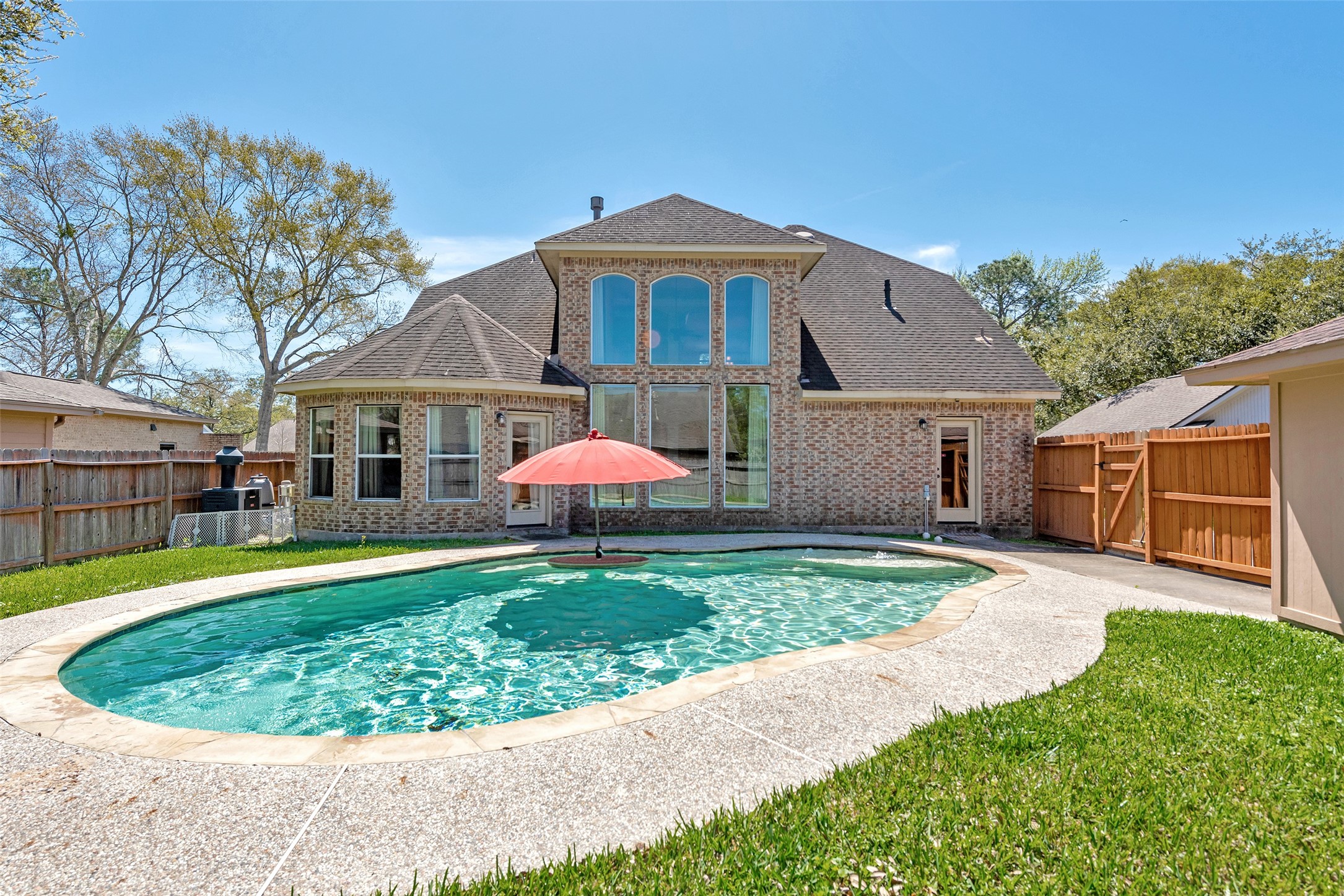 15811 Crestbrook Drive Property Photo