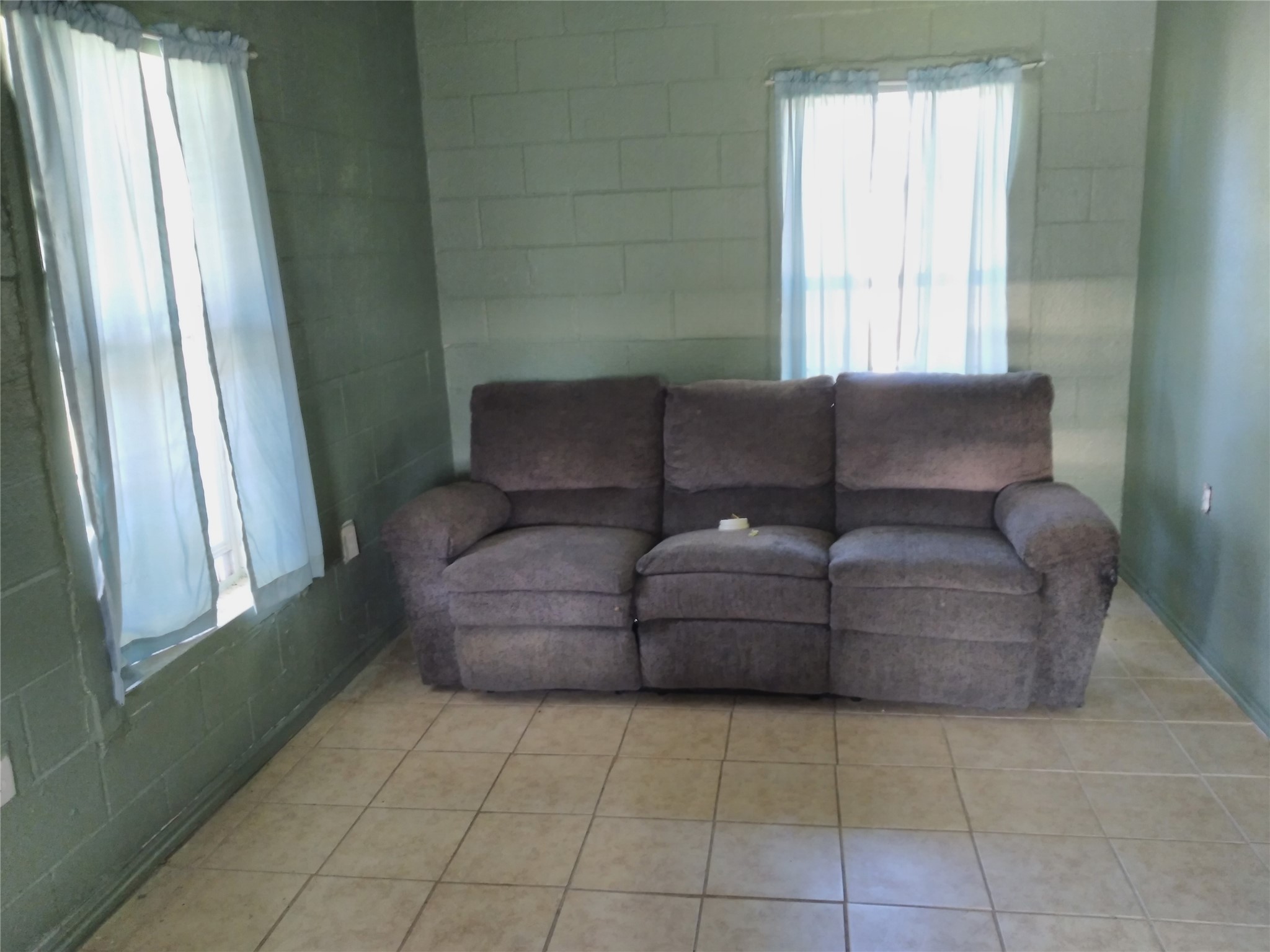 1030 Knox Street Property Photo 6