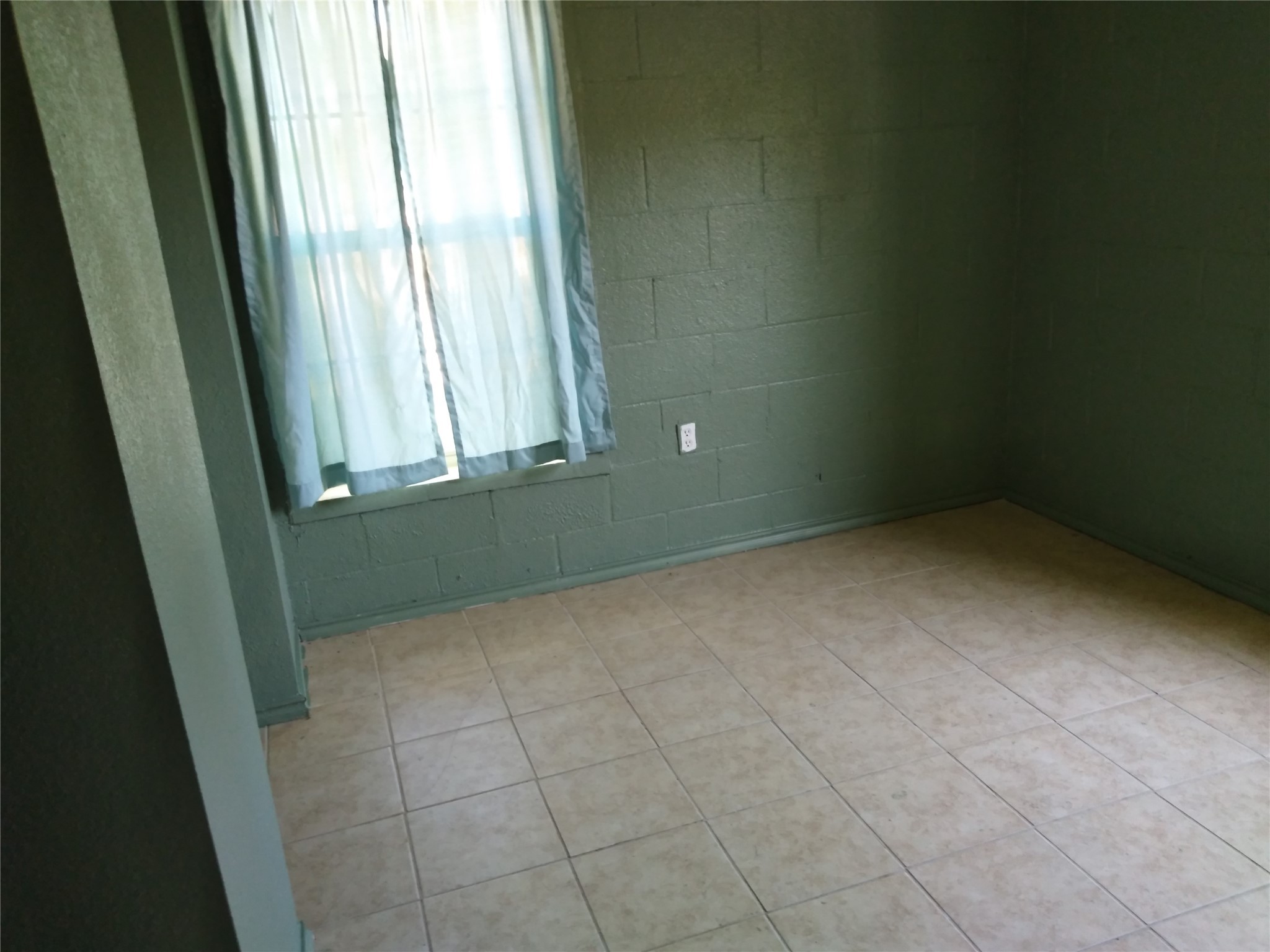 1030 Knox Street Property Photo 8