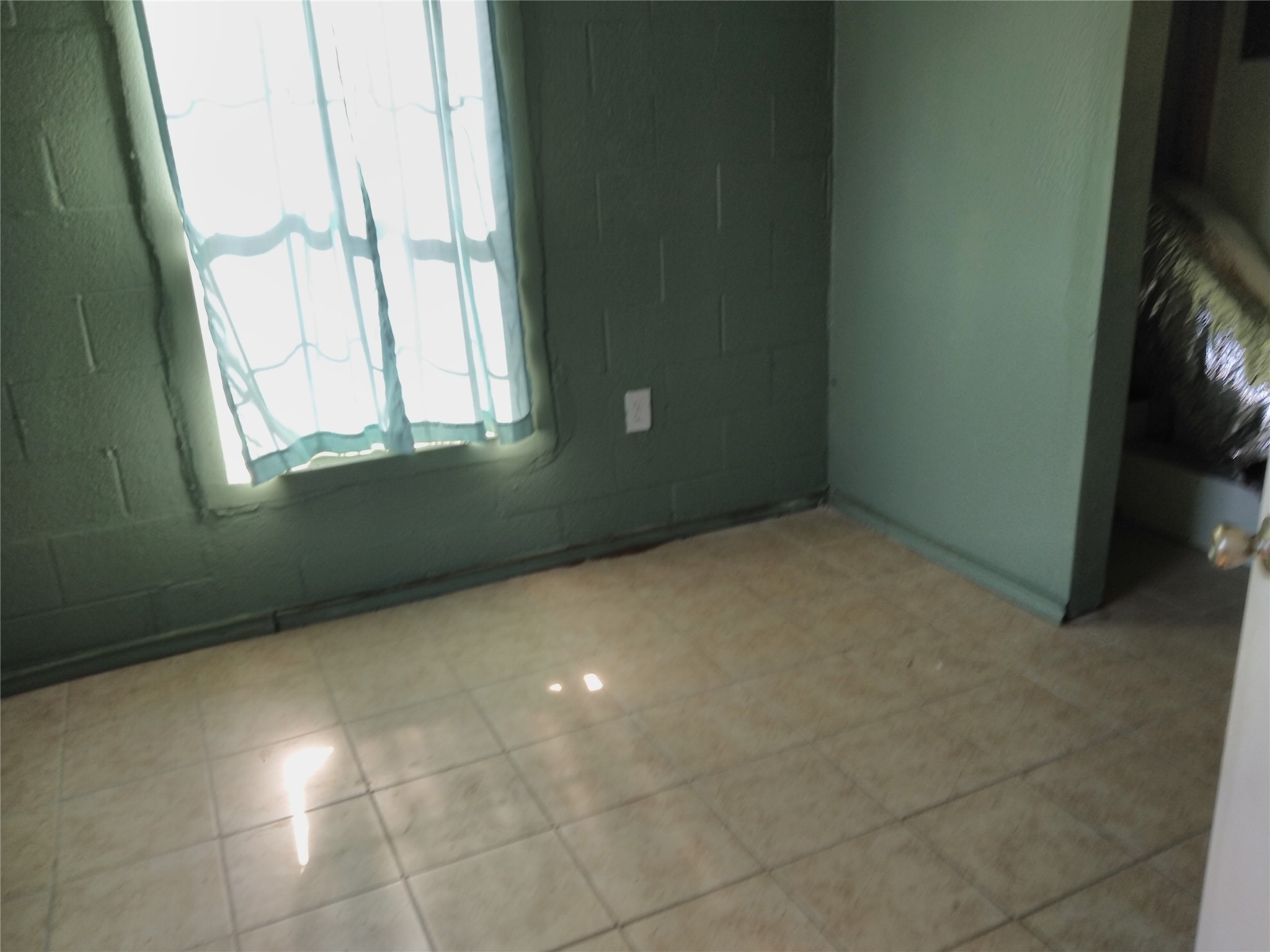1030 Knox Street Property Photo 9