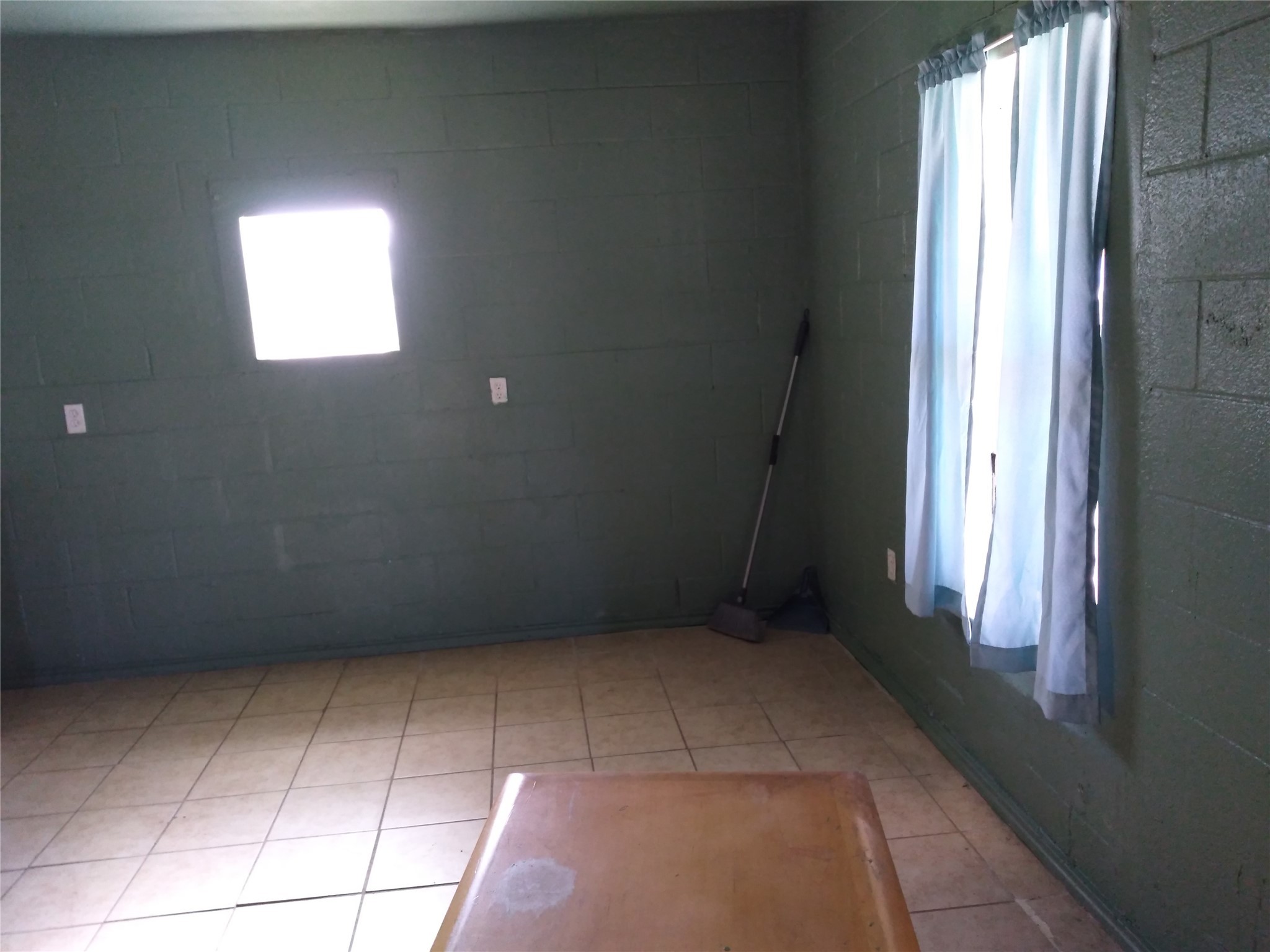 1030 Knox Street Property Photo 10