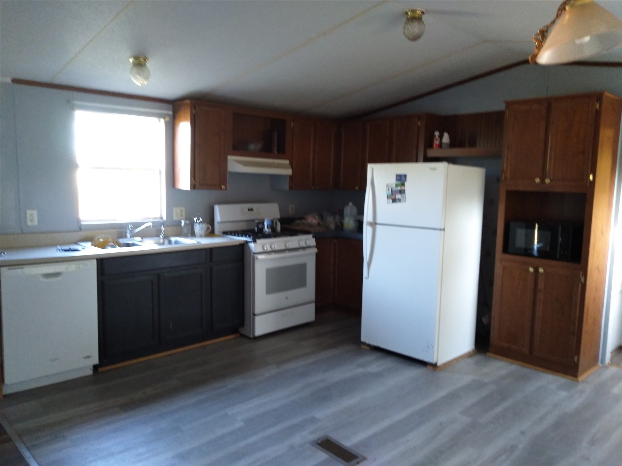 1030 Knox Street Property Photo 14