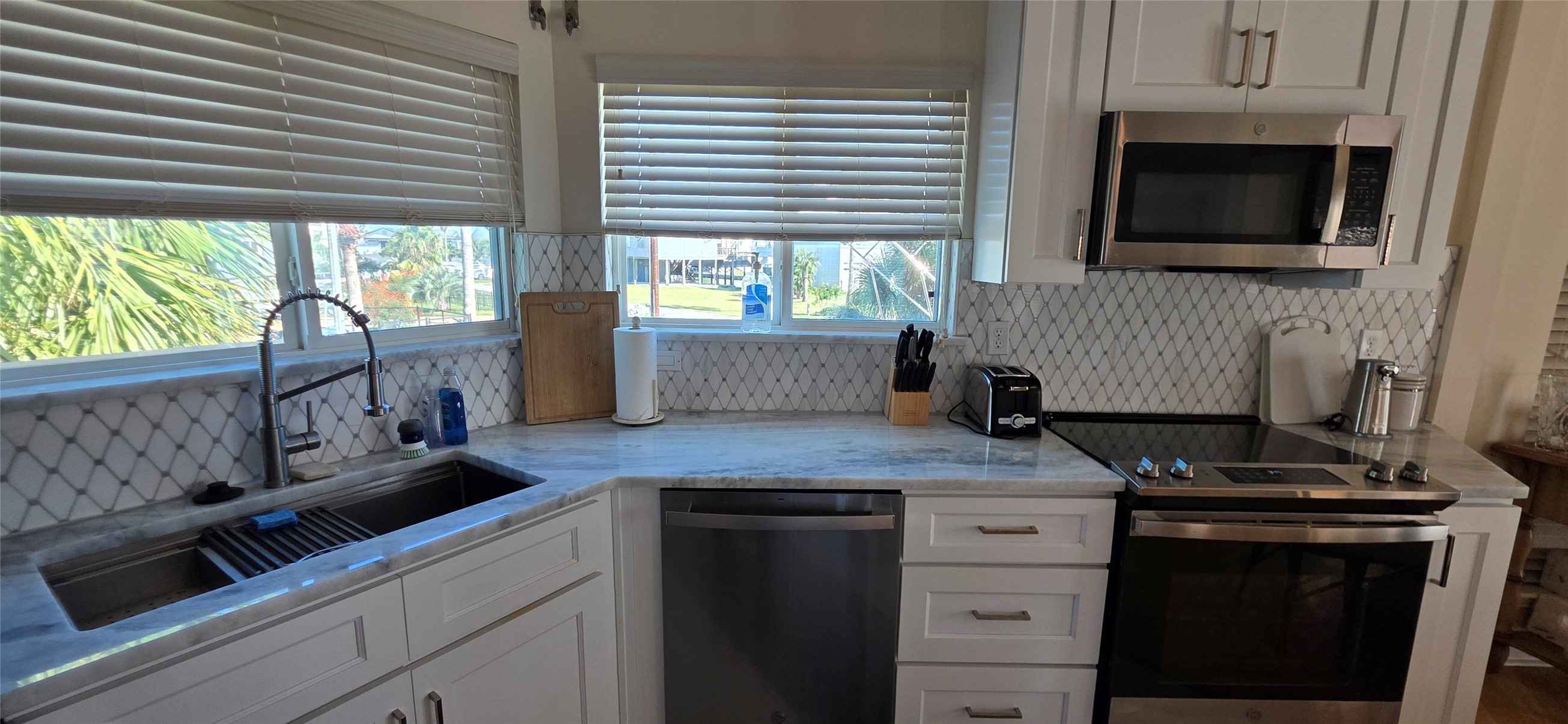 1702 E Castaway Street Property Photo 9