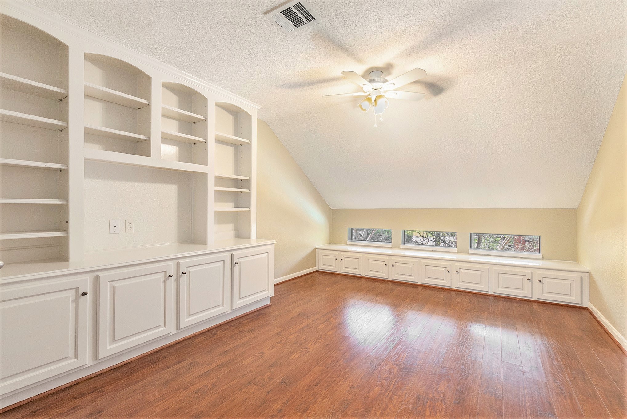 15 Larks Aire Place Property Photo 13
