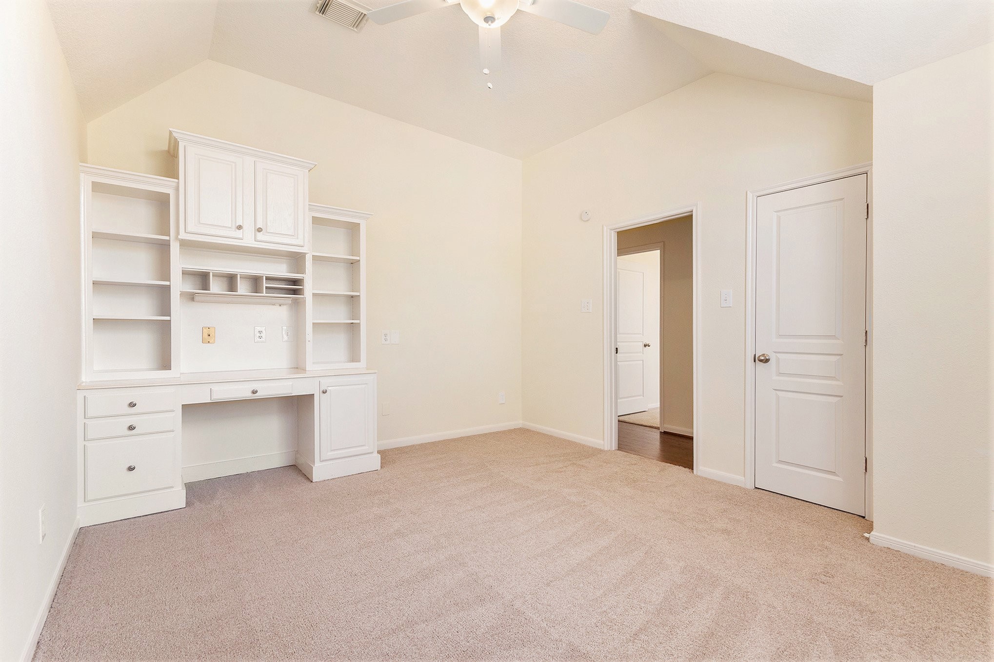 15 Larks Aire Place Property Photo 17