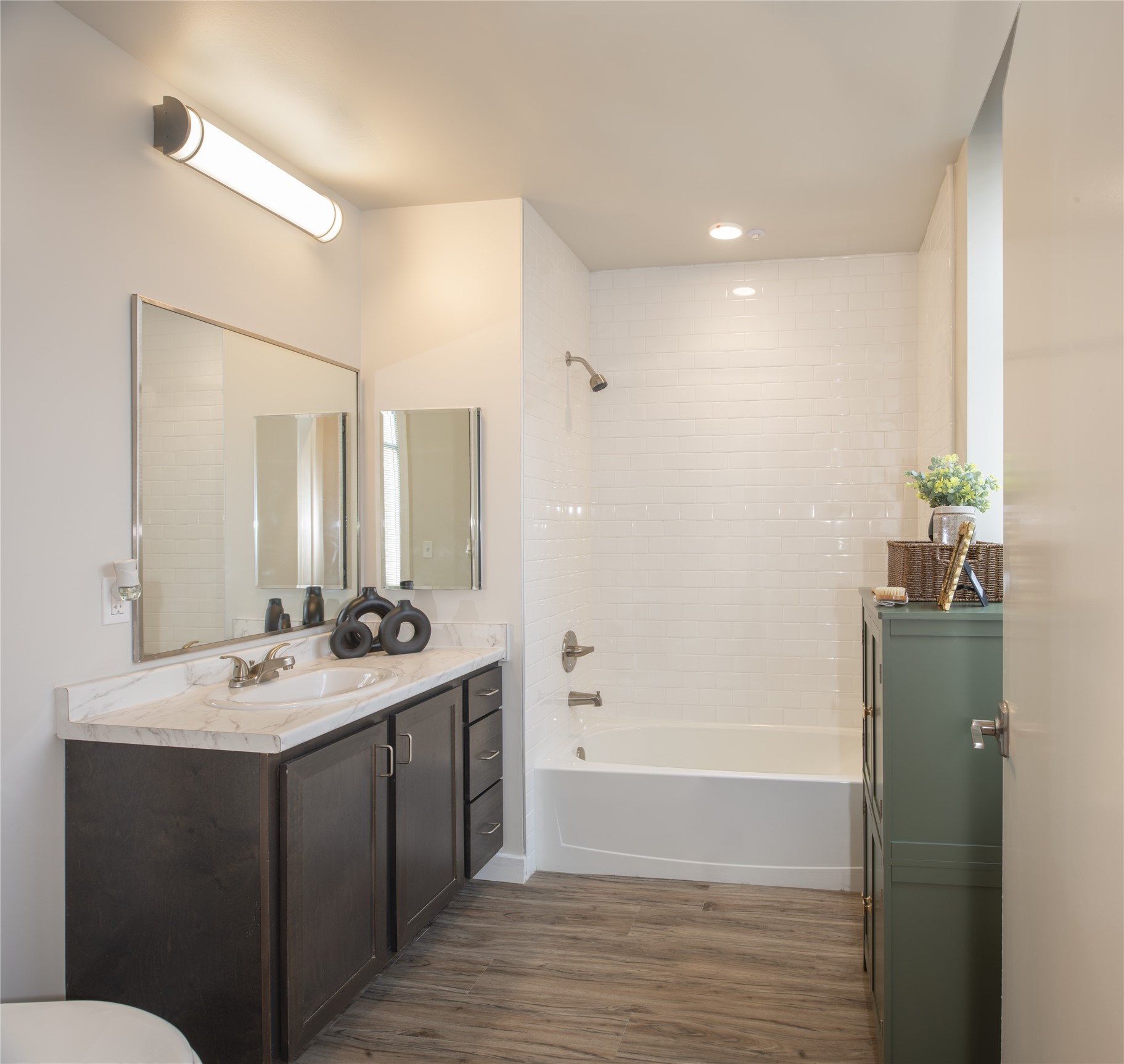 4514 Lyons Avenue 200 Property Photo 6