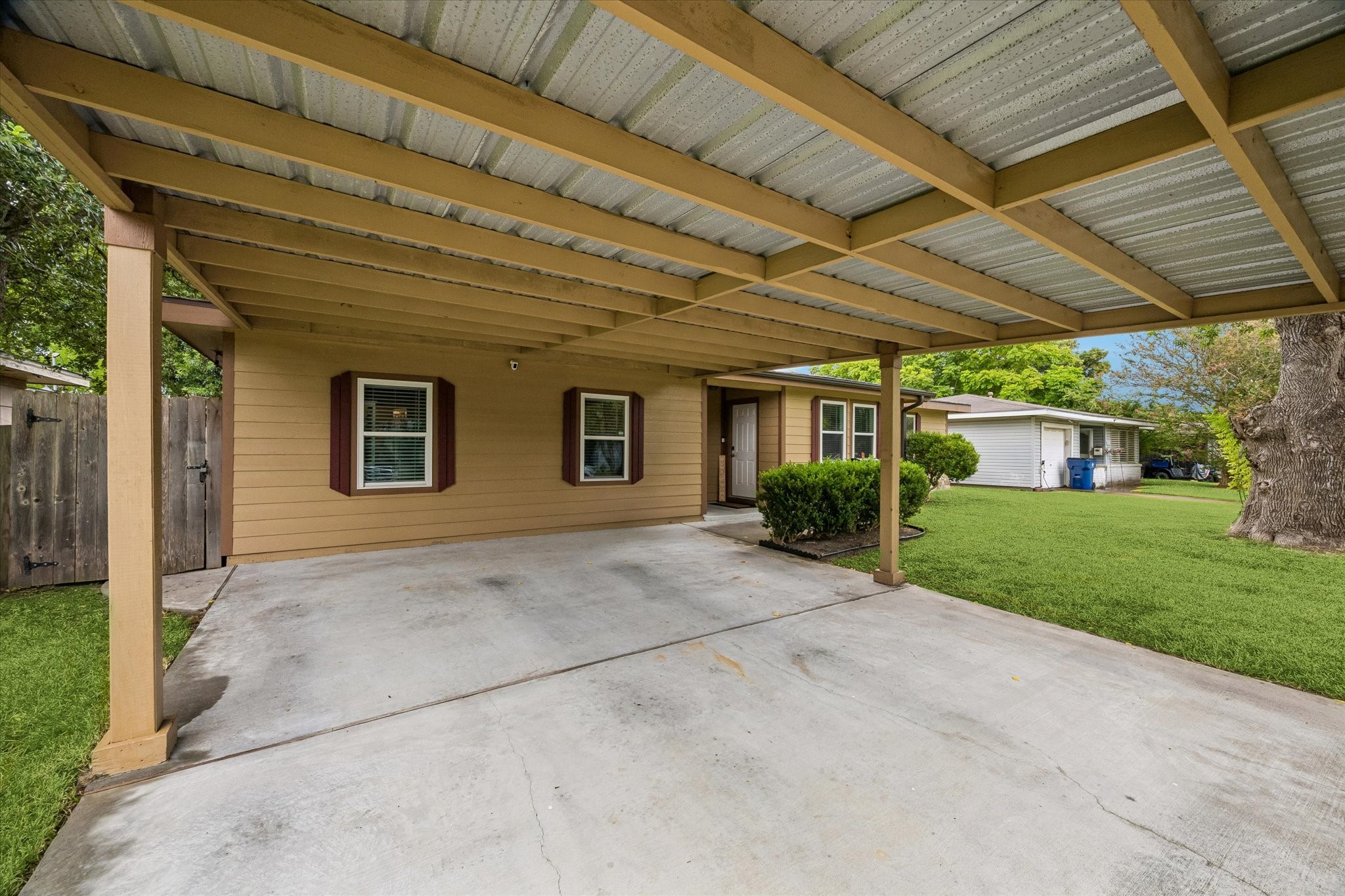 1426 15th Avenue N Property Photo 3