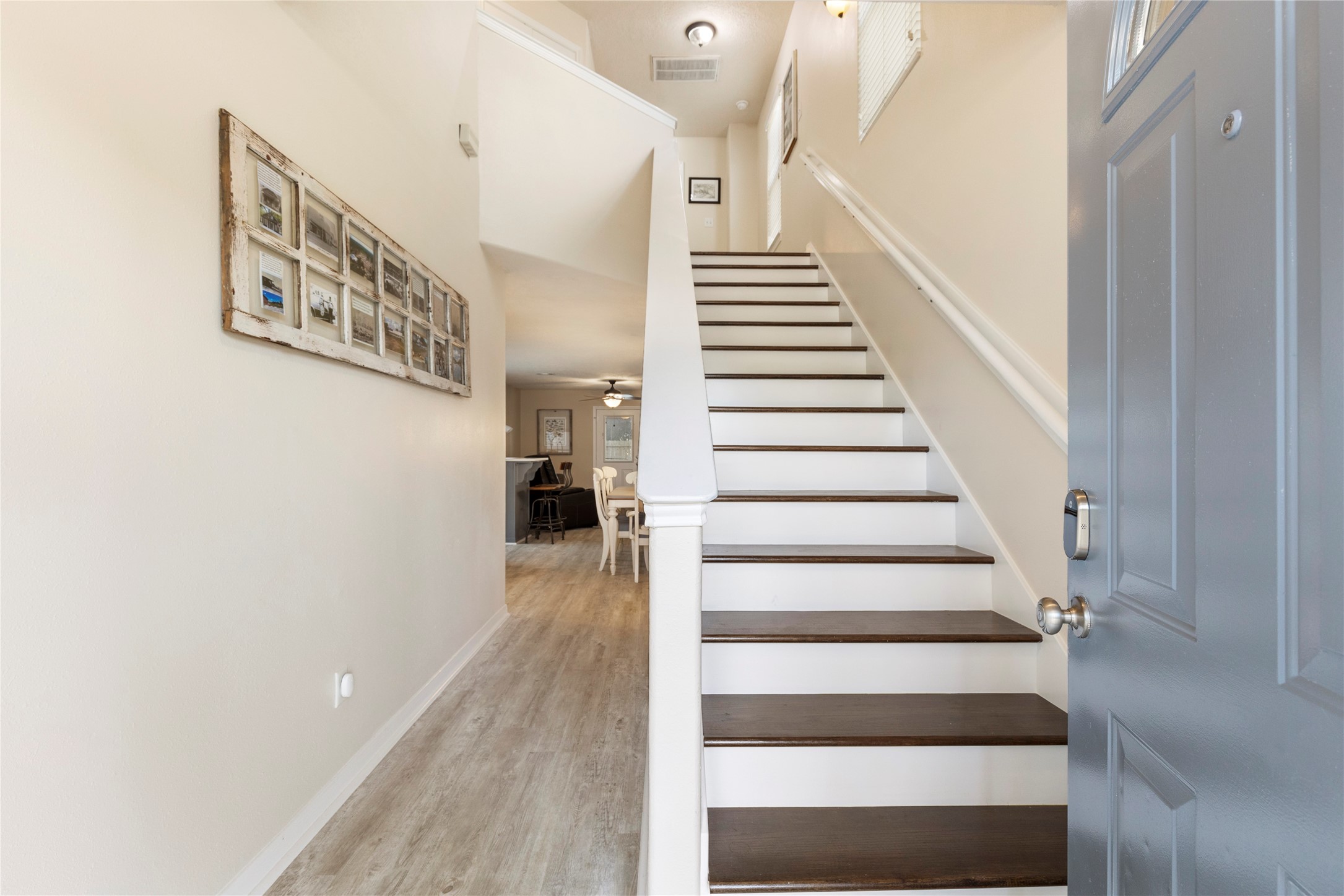 207 Foster Property Photo 3