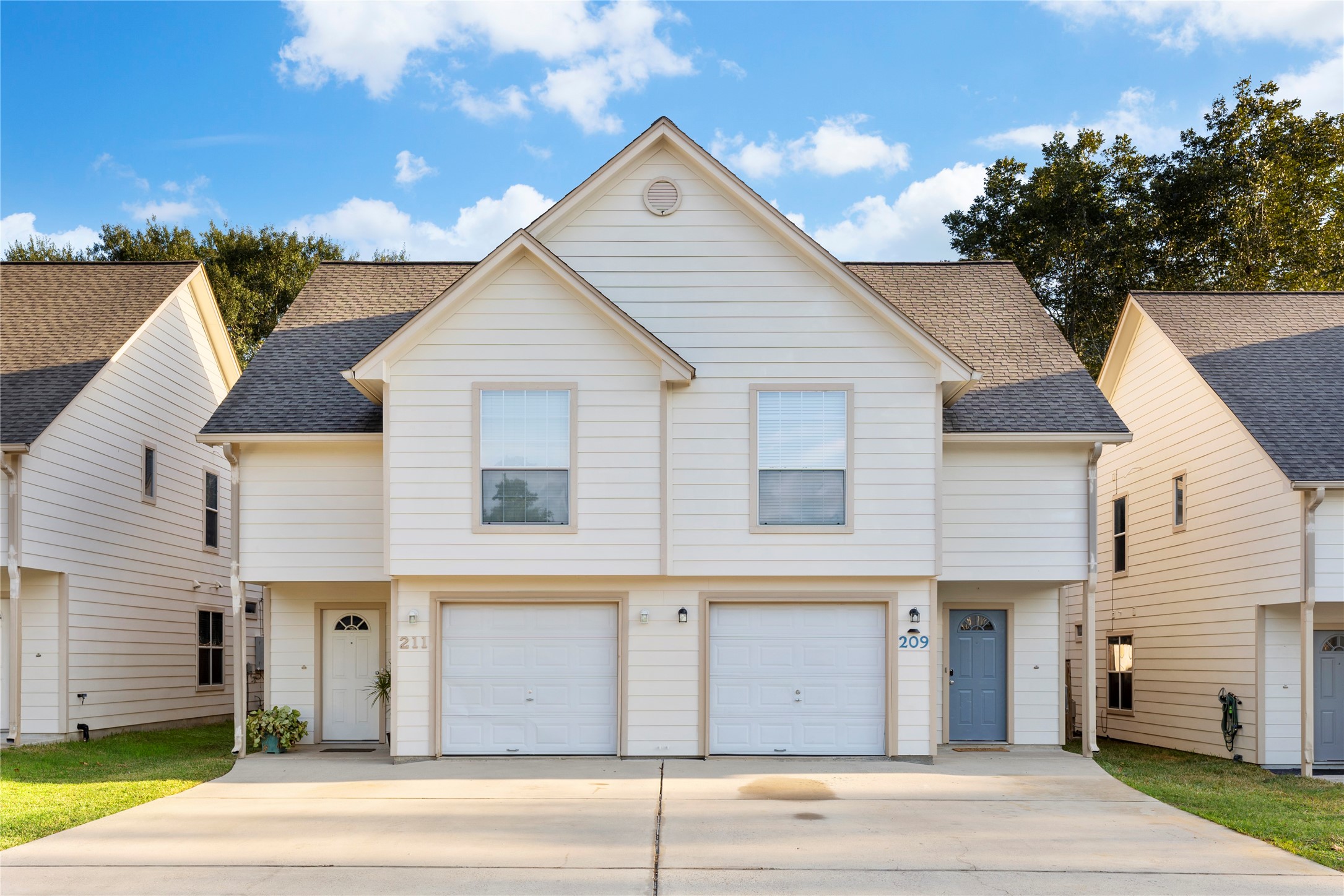 207 Foster Property Photo 4