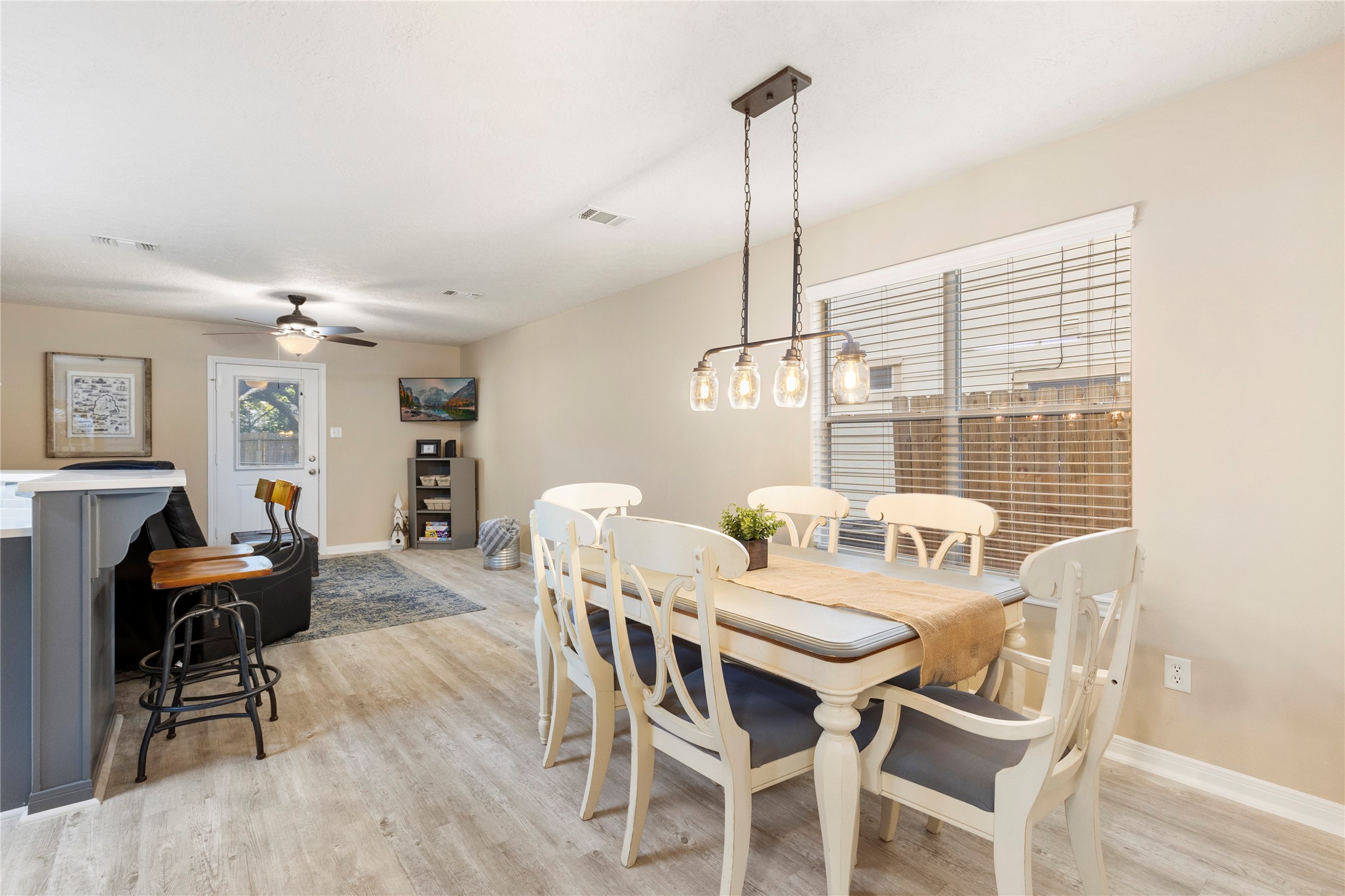 207 Foster Property Photo 5