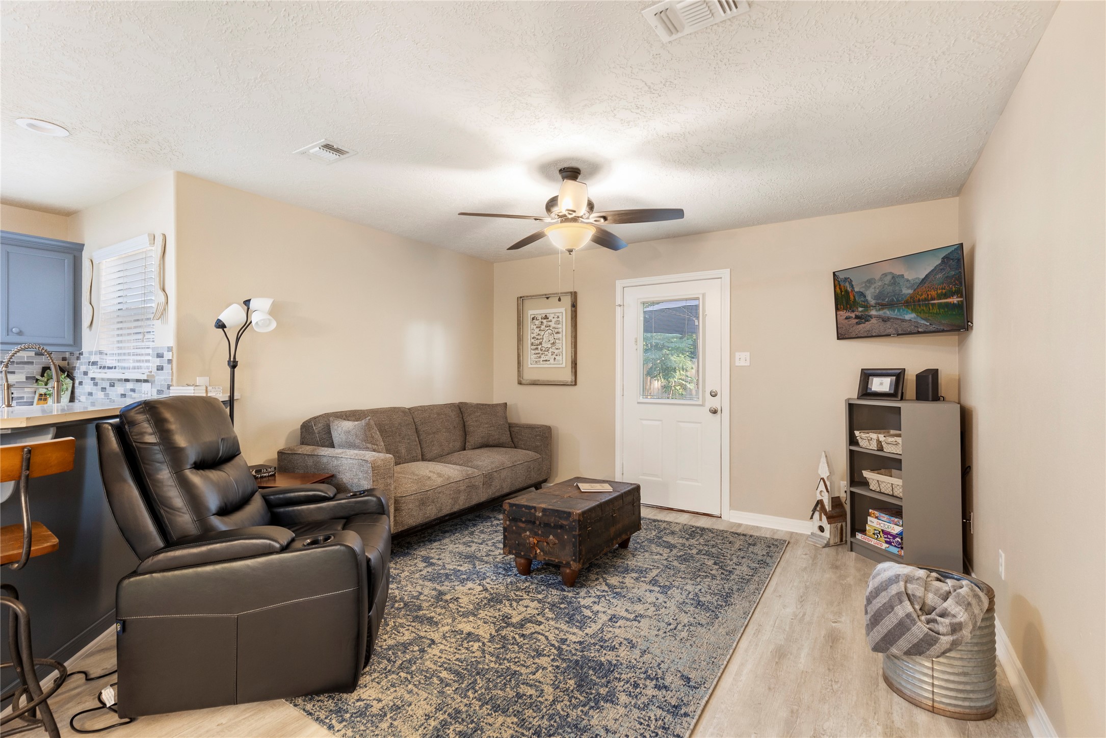 207 Foster Property Photo 6