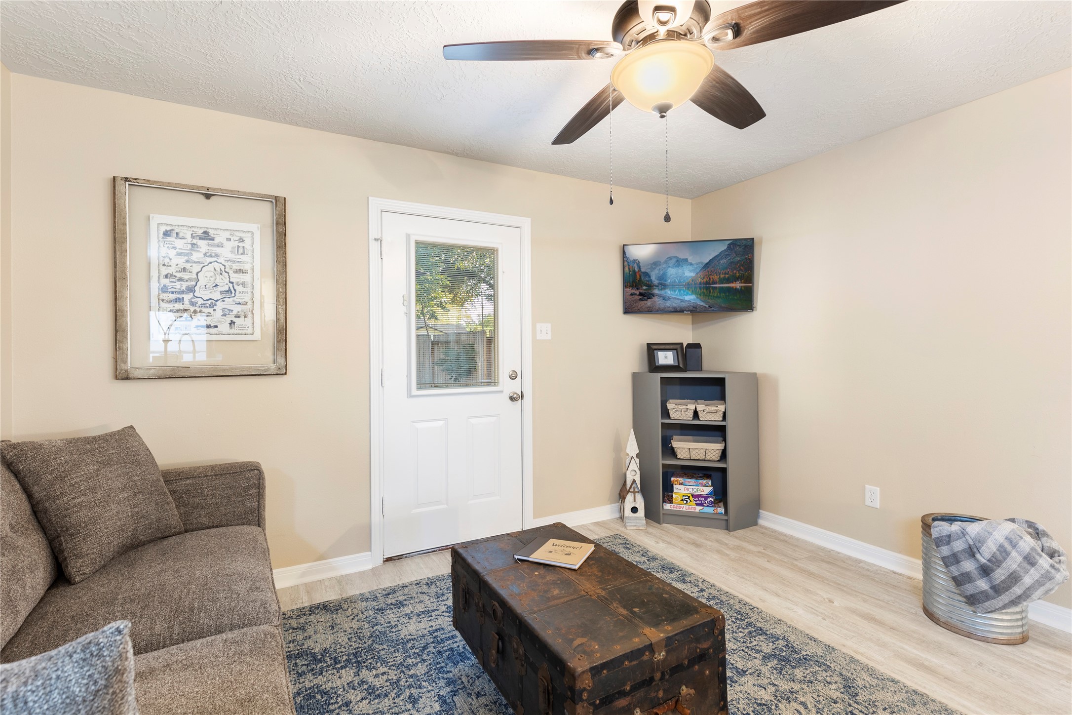 207 Foster Property Photo 8